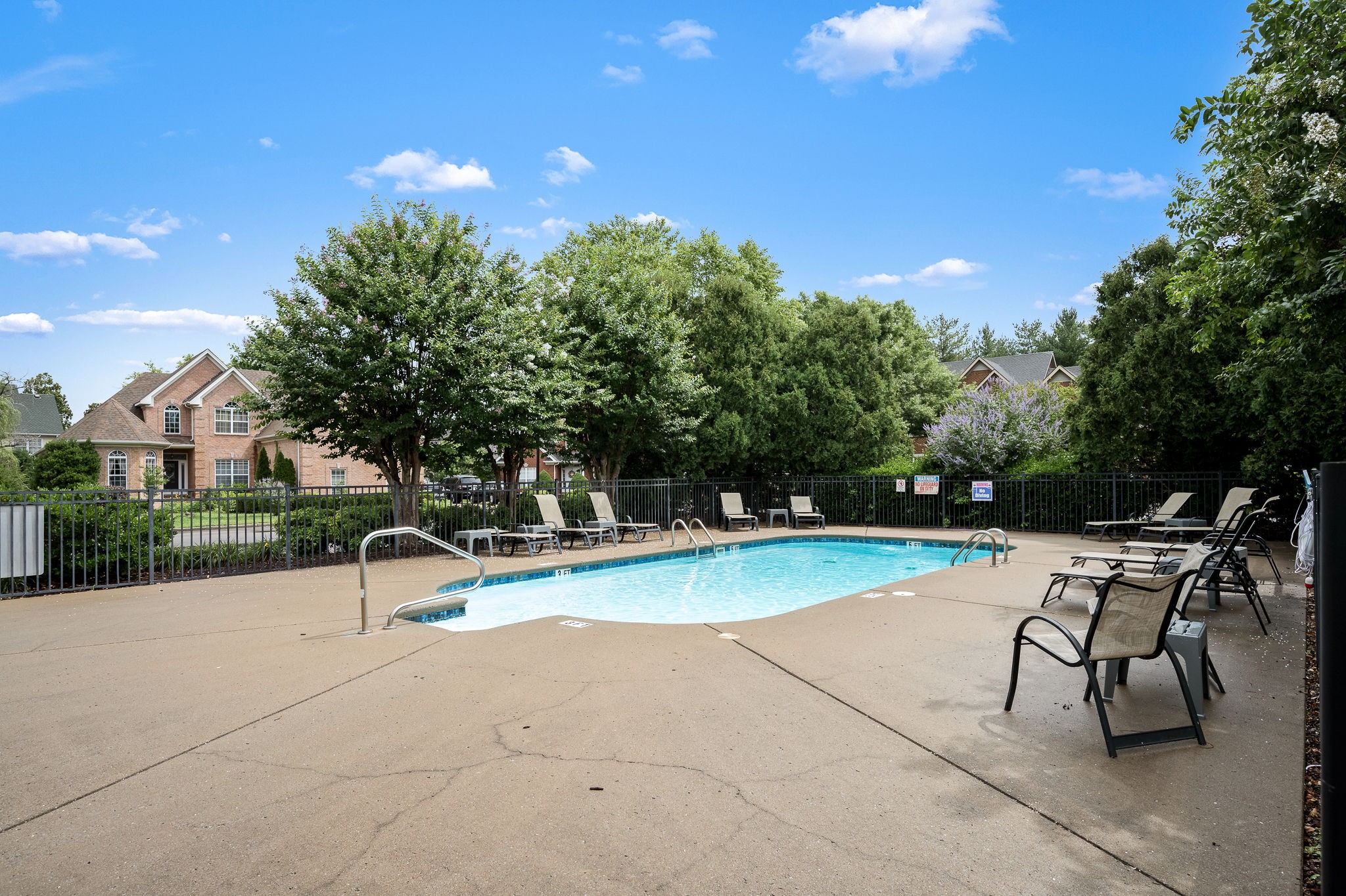 2247 Haddington Cir, Murfreesboro, TN 37130