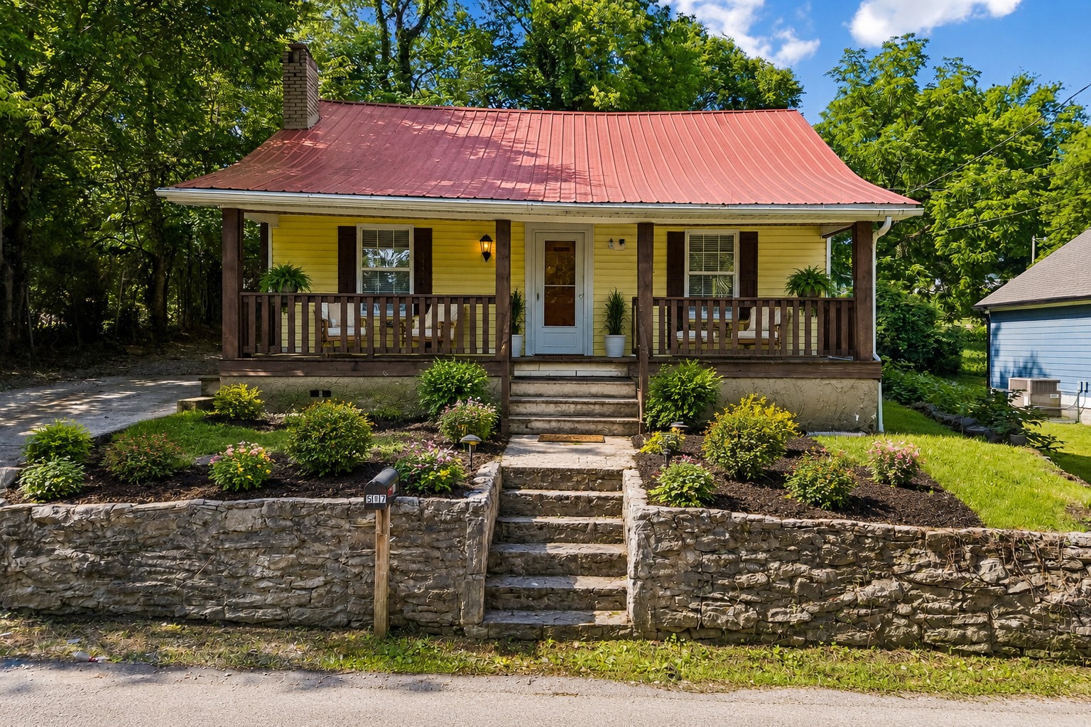 517 W 5th St, Columbia, TN 38401