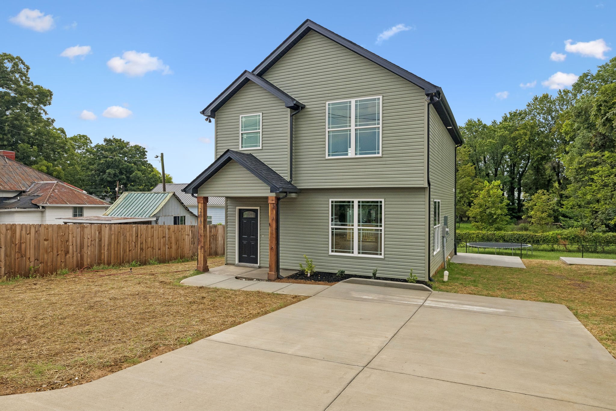 206 15th Ave W, Springfield, TN 37172