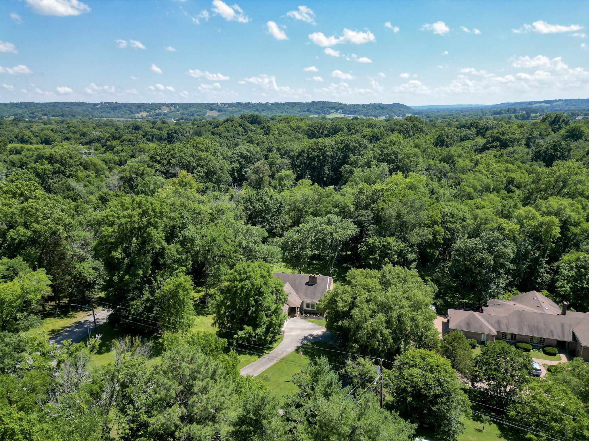 2403 Hidden Lake Cir, Columbia, TN 38401