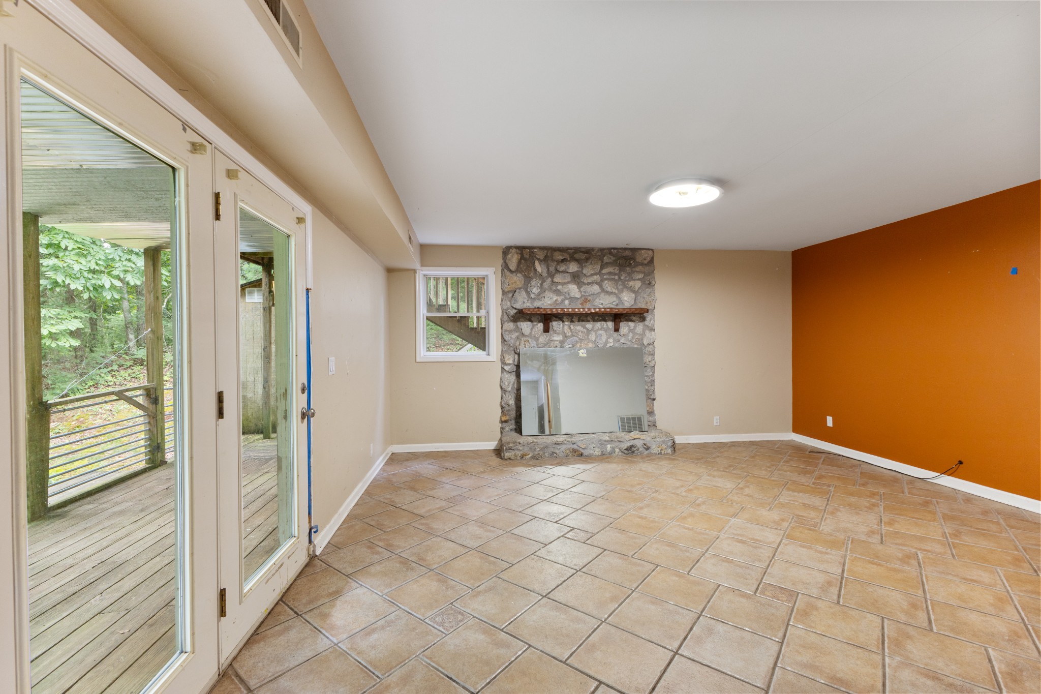 1040 Rustic Hills Dr, Ashland City, TN 37015