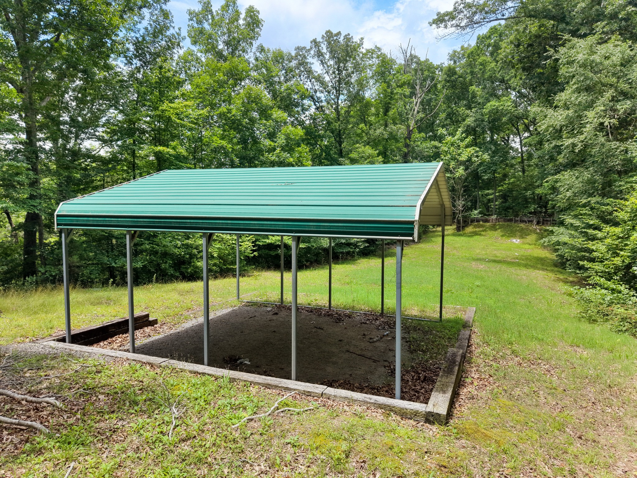 1040 Rustic Hills Dr, Ashland City, TN 37015