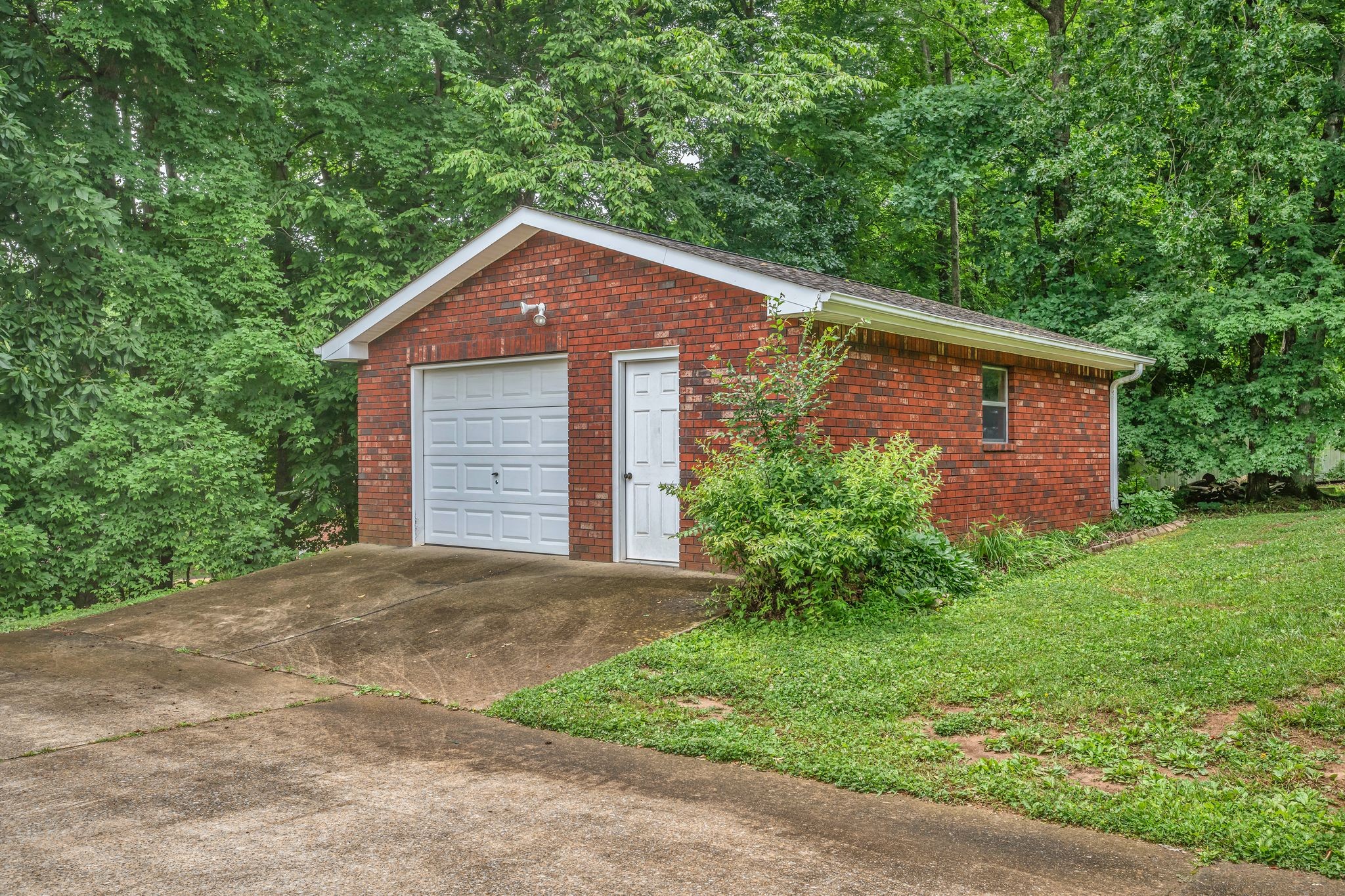 398 N Hummingbird Ln, Dickson, TN 37055