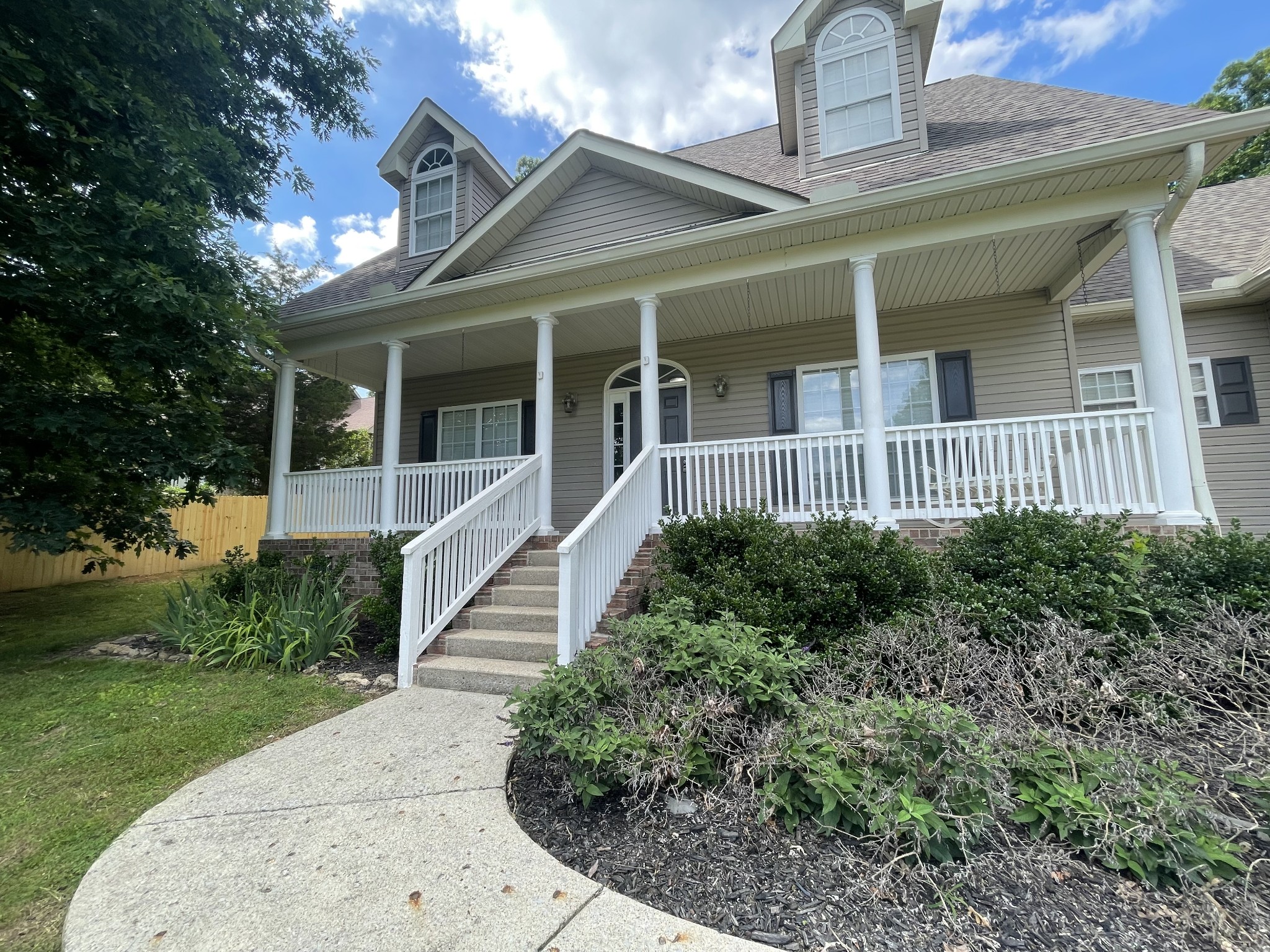 545 Red Fox Dr, Burns, TN 37029