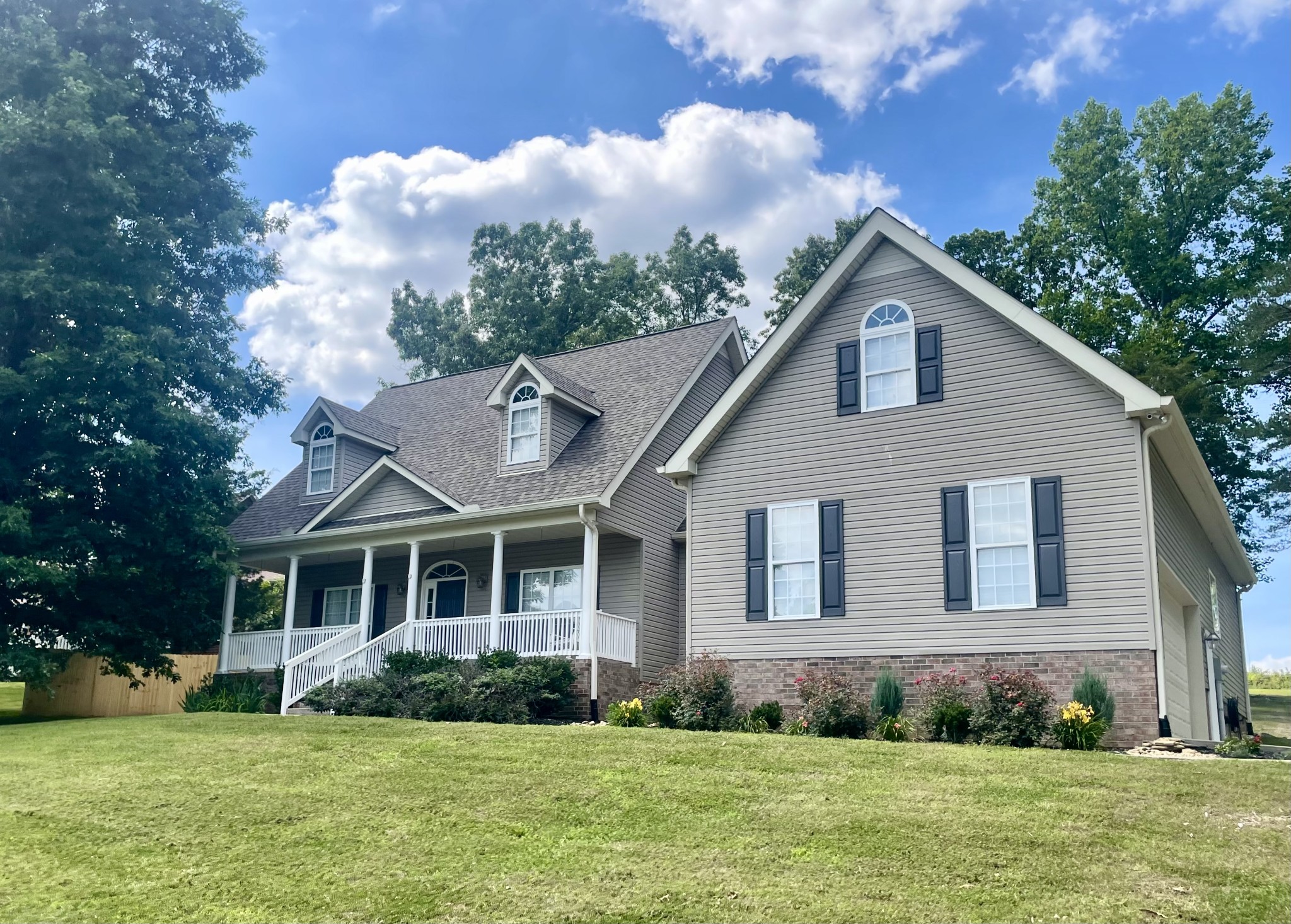 545 Red Fox Dr, Burns, TN 37029