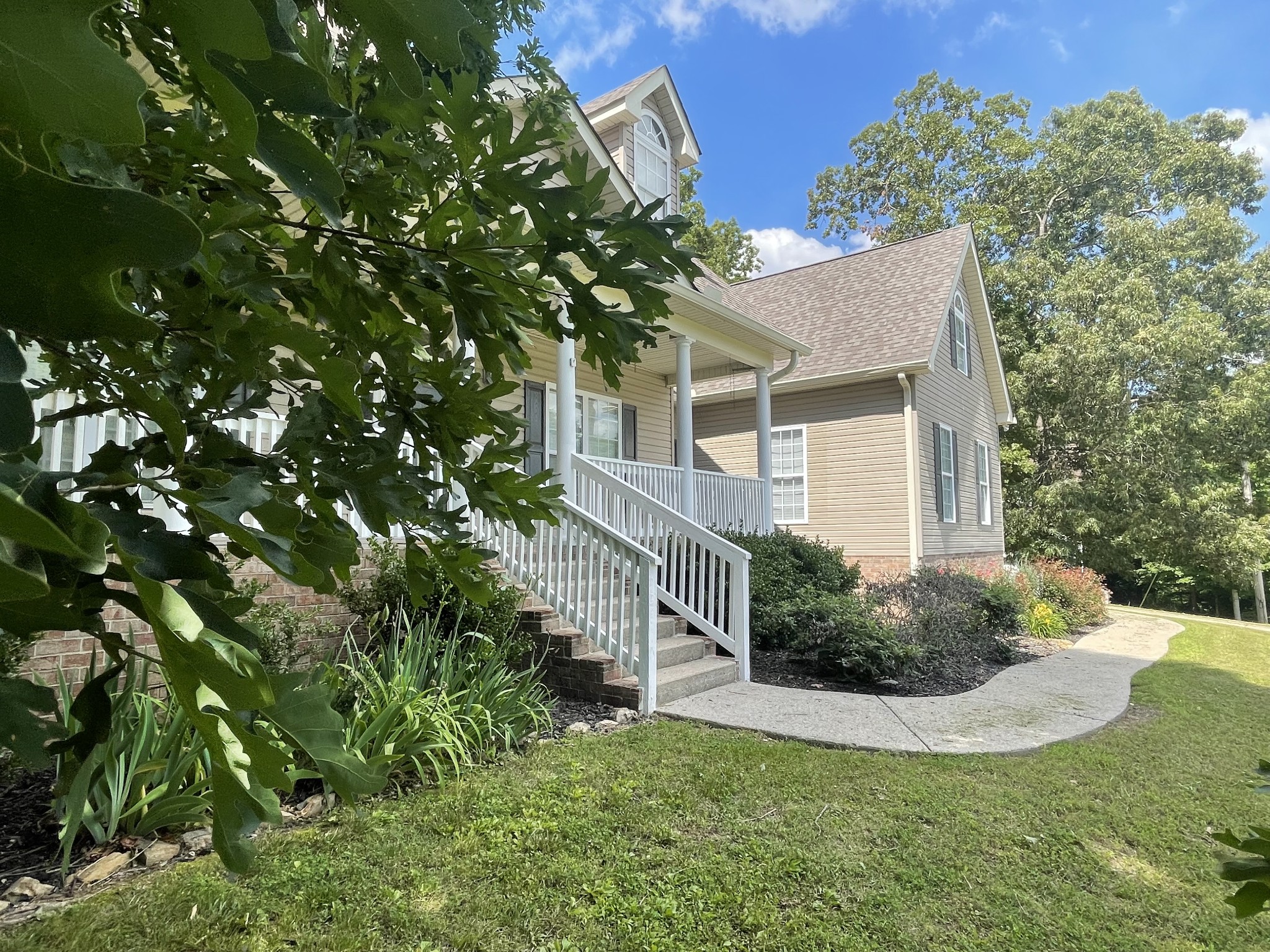 545 Red Fox Dr, Burns, TN 37029