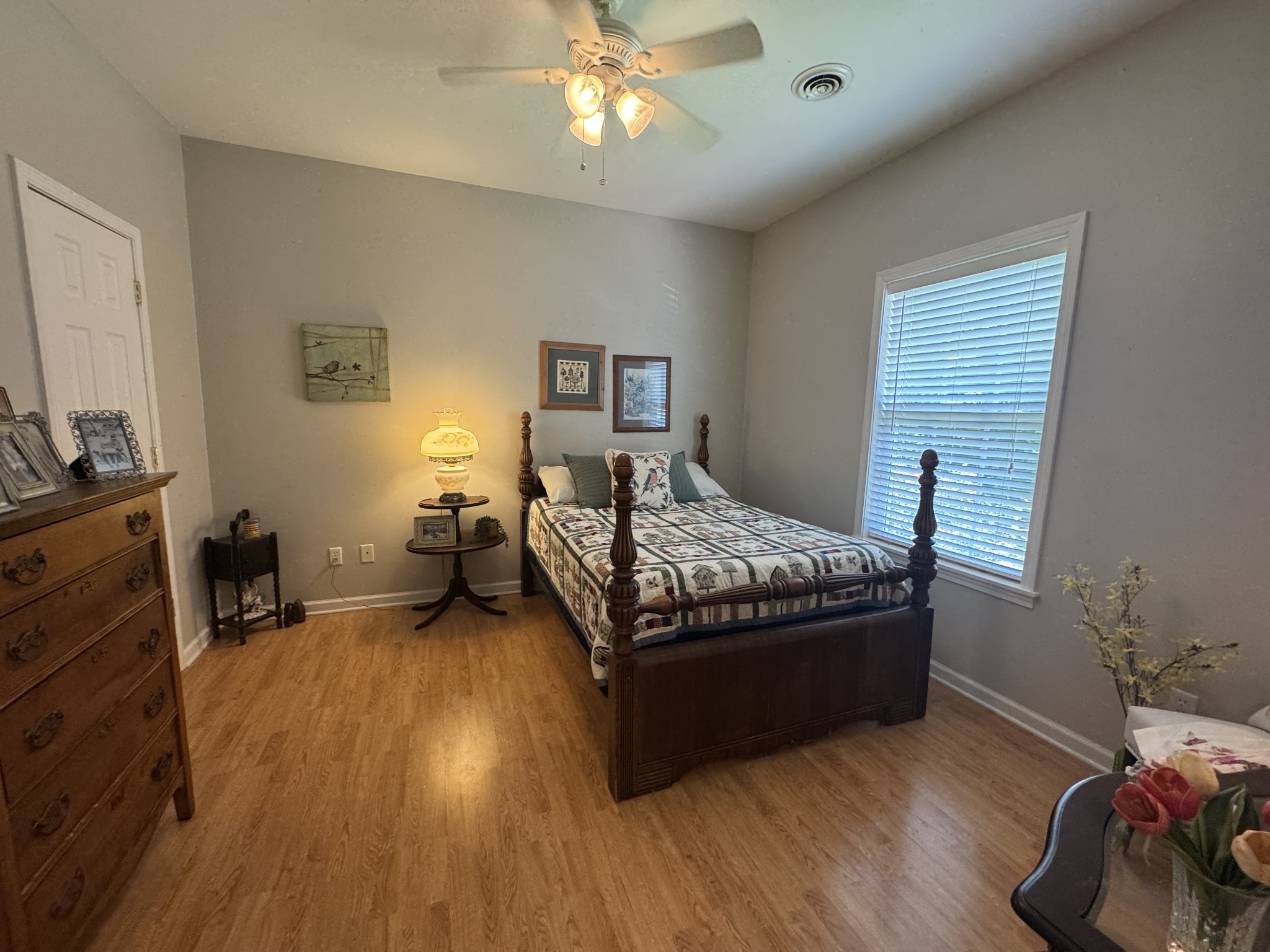 408 Village Cir, Dickson, TN 37055