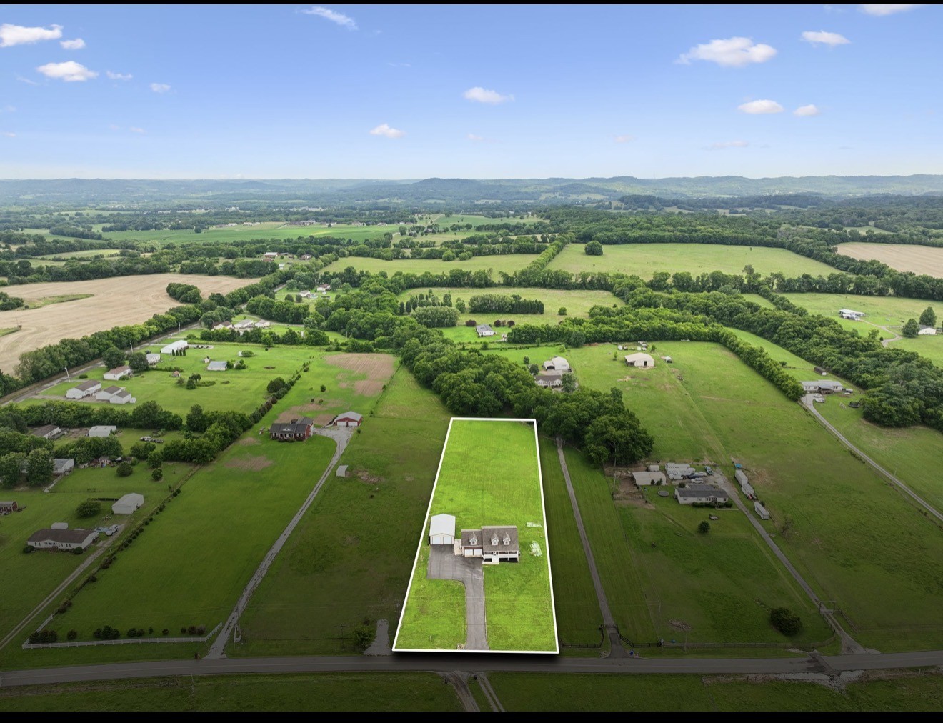 527 Governor Hall Rd, Castalian Springs, TN 37031