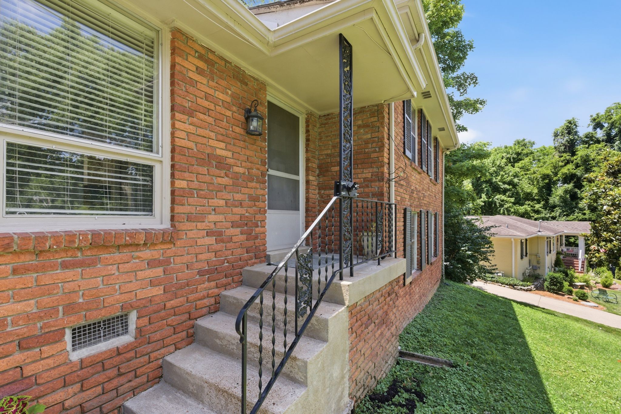 461 Manley Dr, Nashville, TN 37220