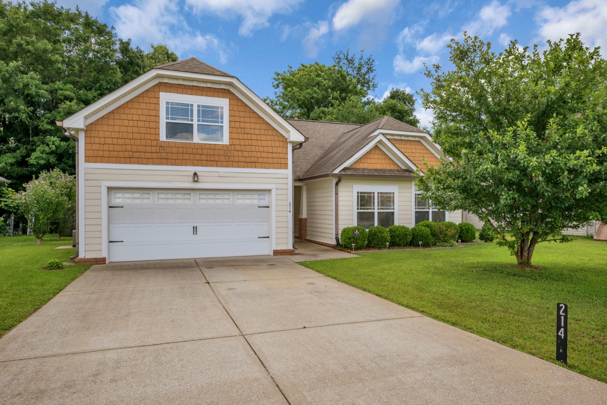 214 Wyburn Pl, Burns, TN 37029