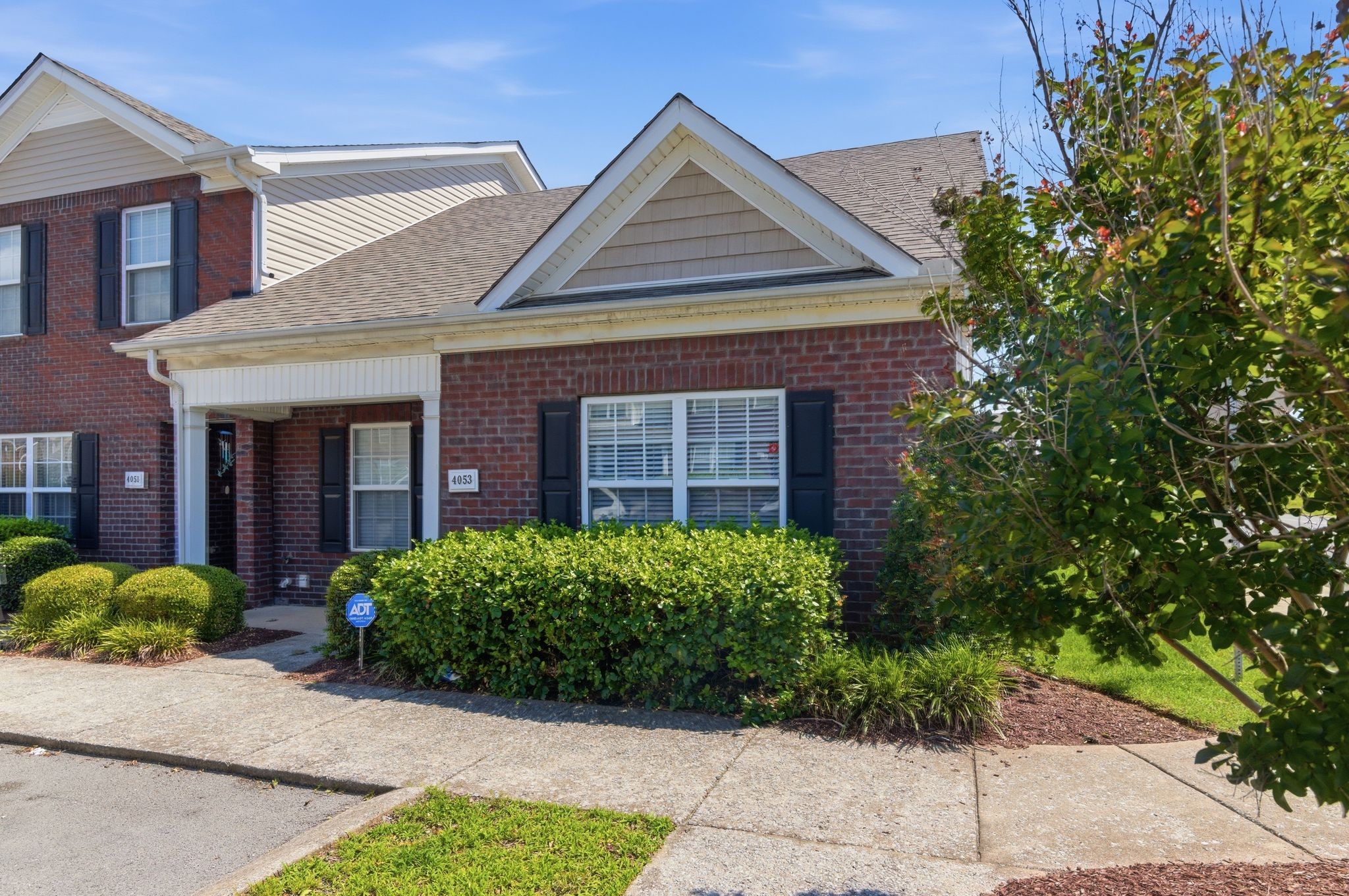 4053 George Buchanan Dr, La Vergne, TN 37086
