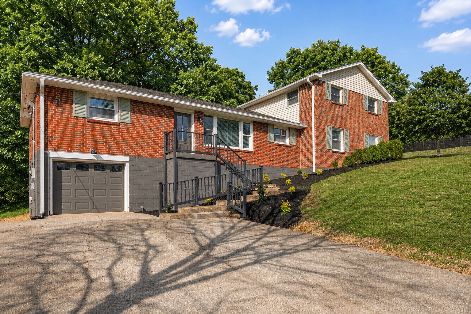 1320 Bellshire Dr, Nashville, TN 37207