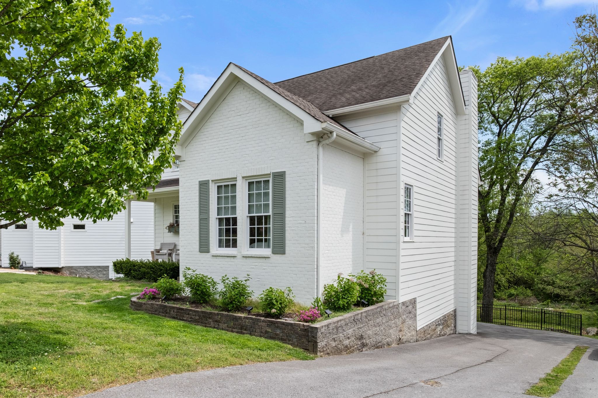 5505 Knob Rd, Nashville, TN 37209