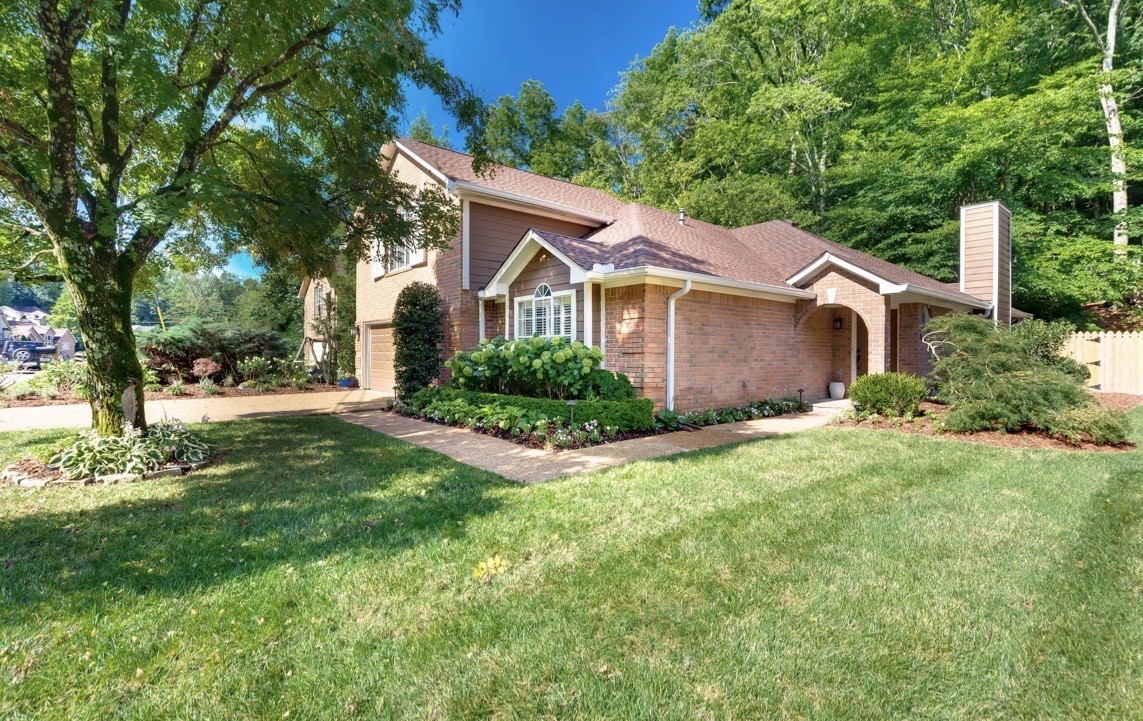 7053 Still Spring Hollow Dr, Nashville, TN 37221