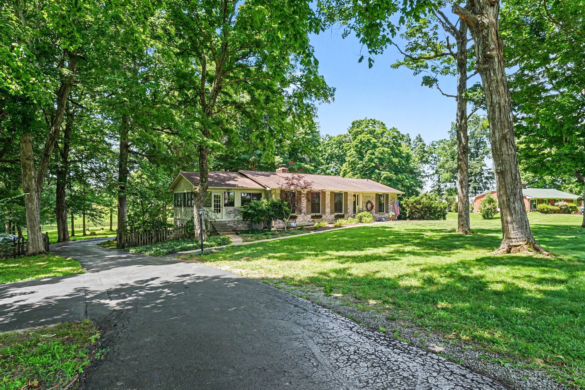 1296 Lawrence Ln, Springfield, TN 37172
