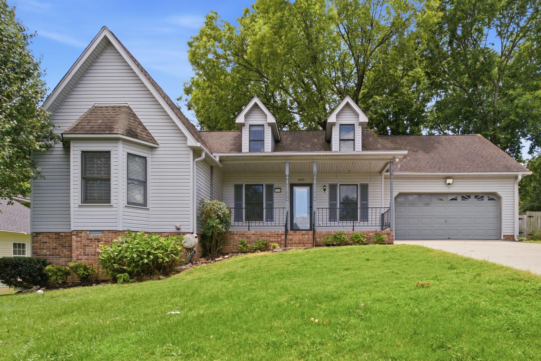 609 Knollwood Dr, La Vergne, TN 37086