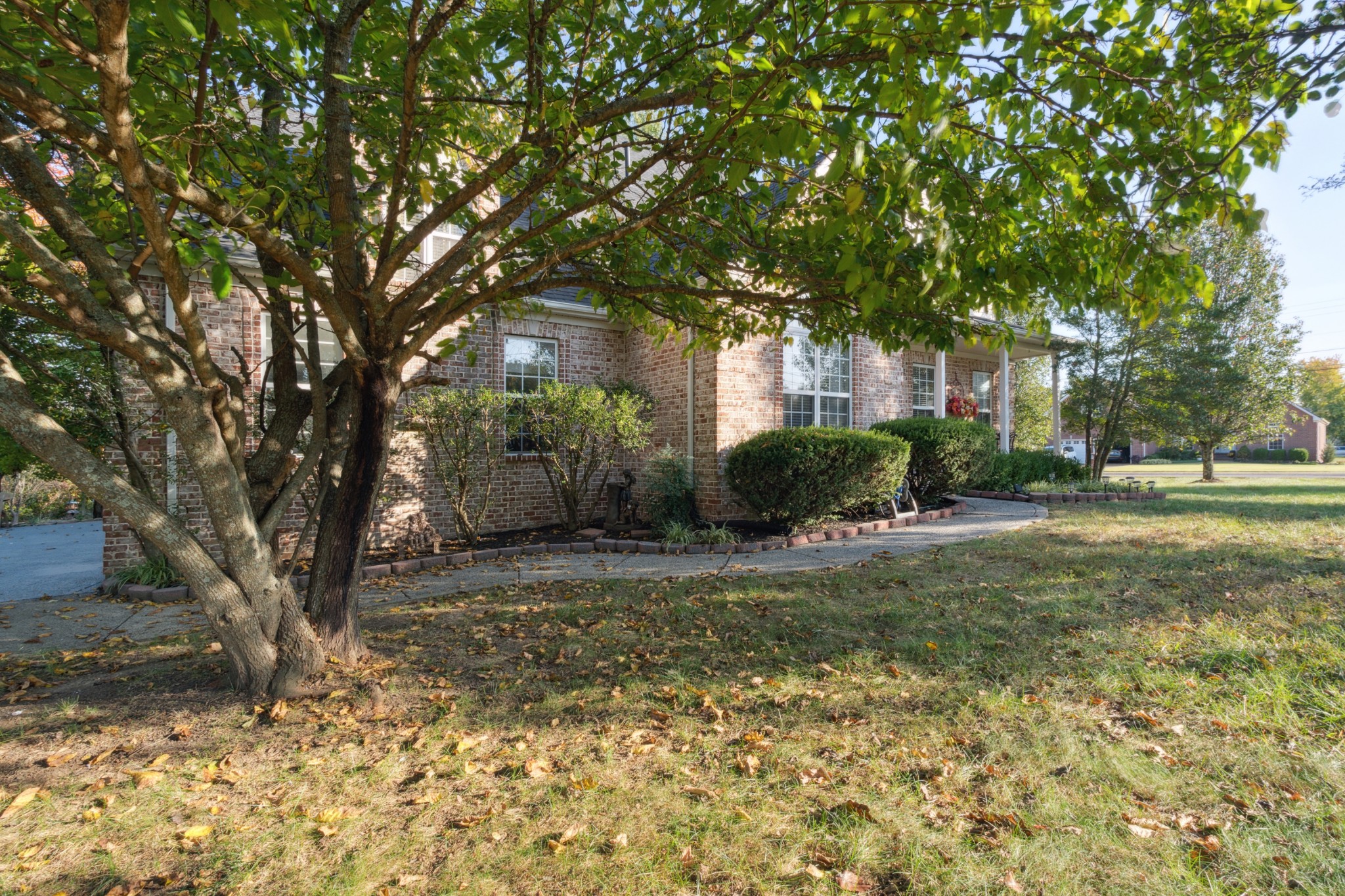 8018 Burntwood Dr, La Vergne, TN 37086