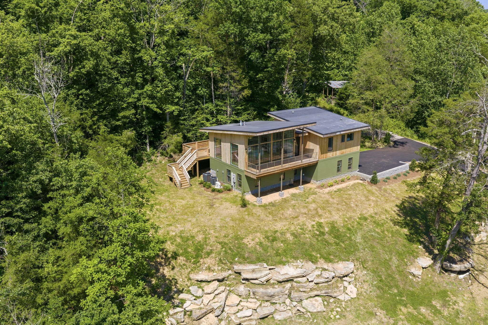 1075 Dog Creek Rd, Kingston Springs, TN 37082
