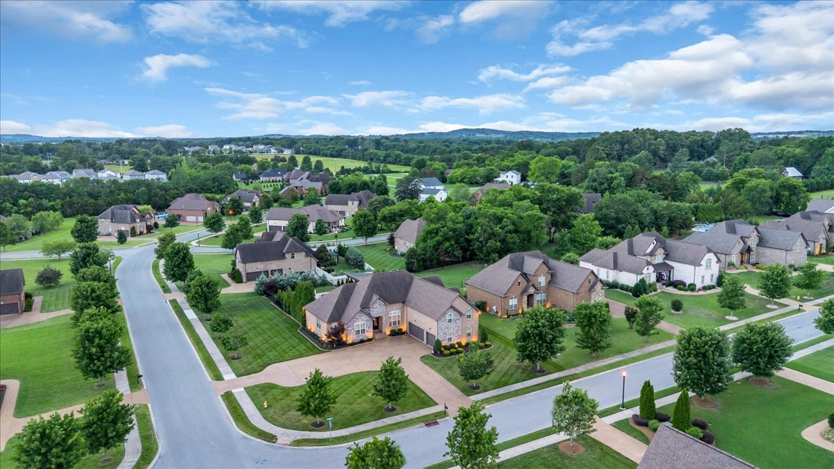 450 Huntington Dr, Lebanon, TN 37087
