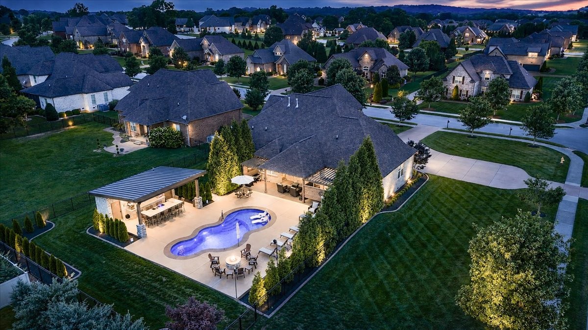 450 Huntington Dr, Lebanon, TN 37087
