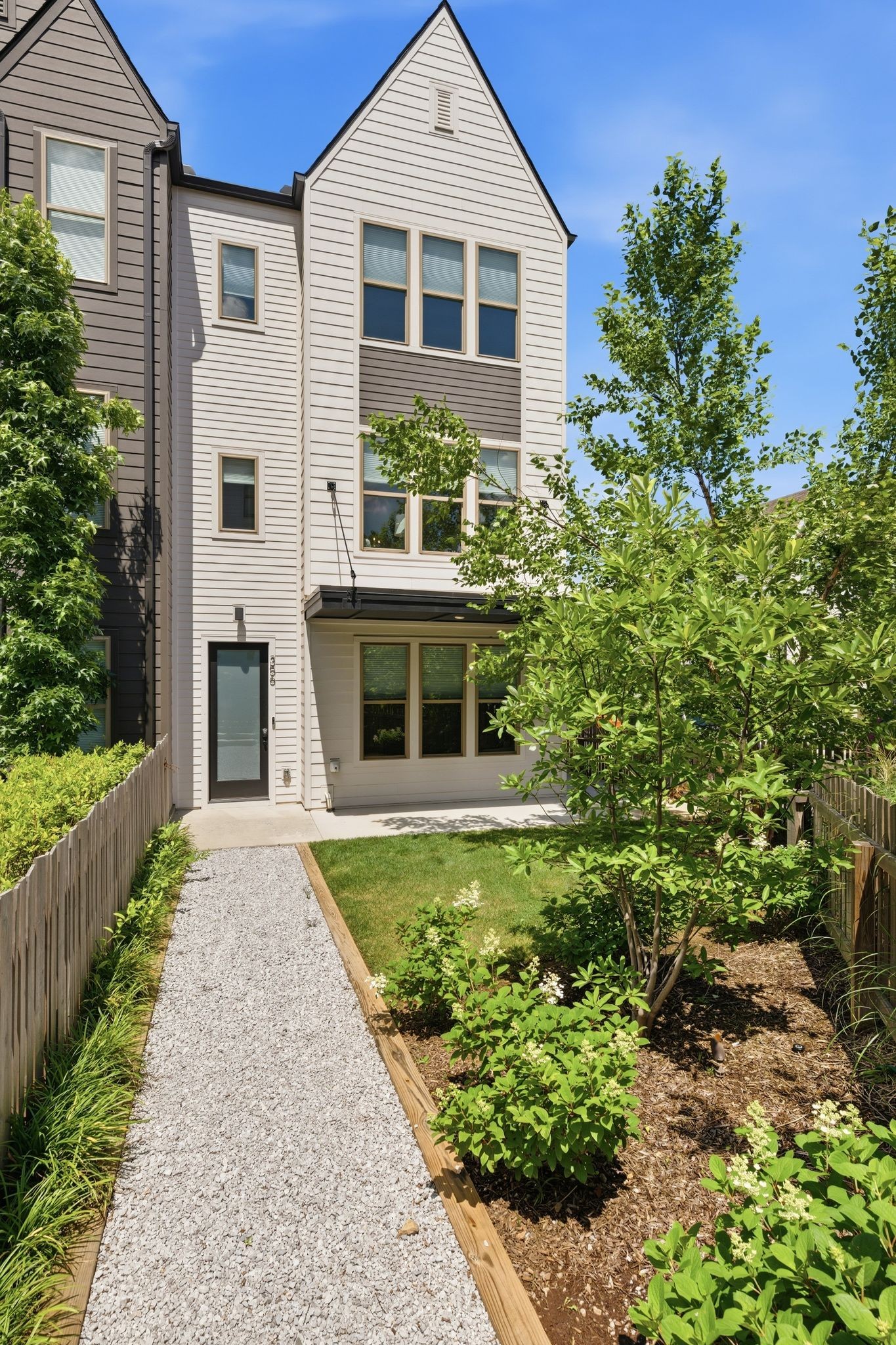 356 E Village Ln, Nashville, TN 37216
