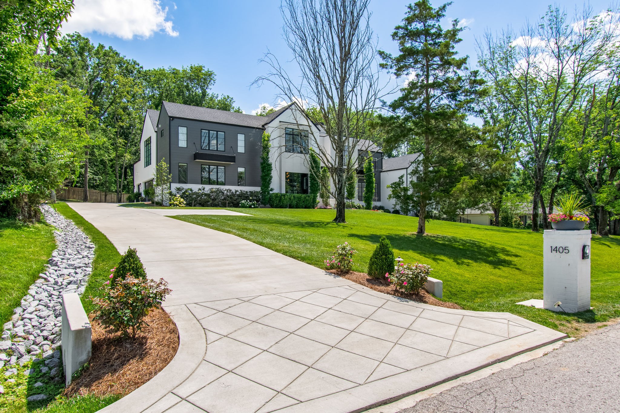 1405 Burton Valley Rd, Nashville, TN 37215