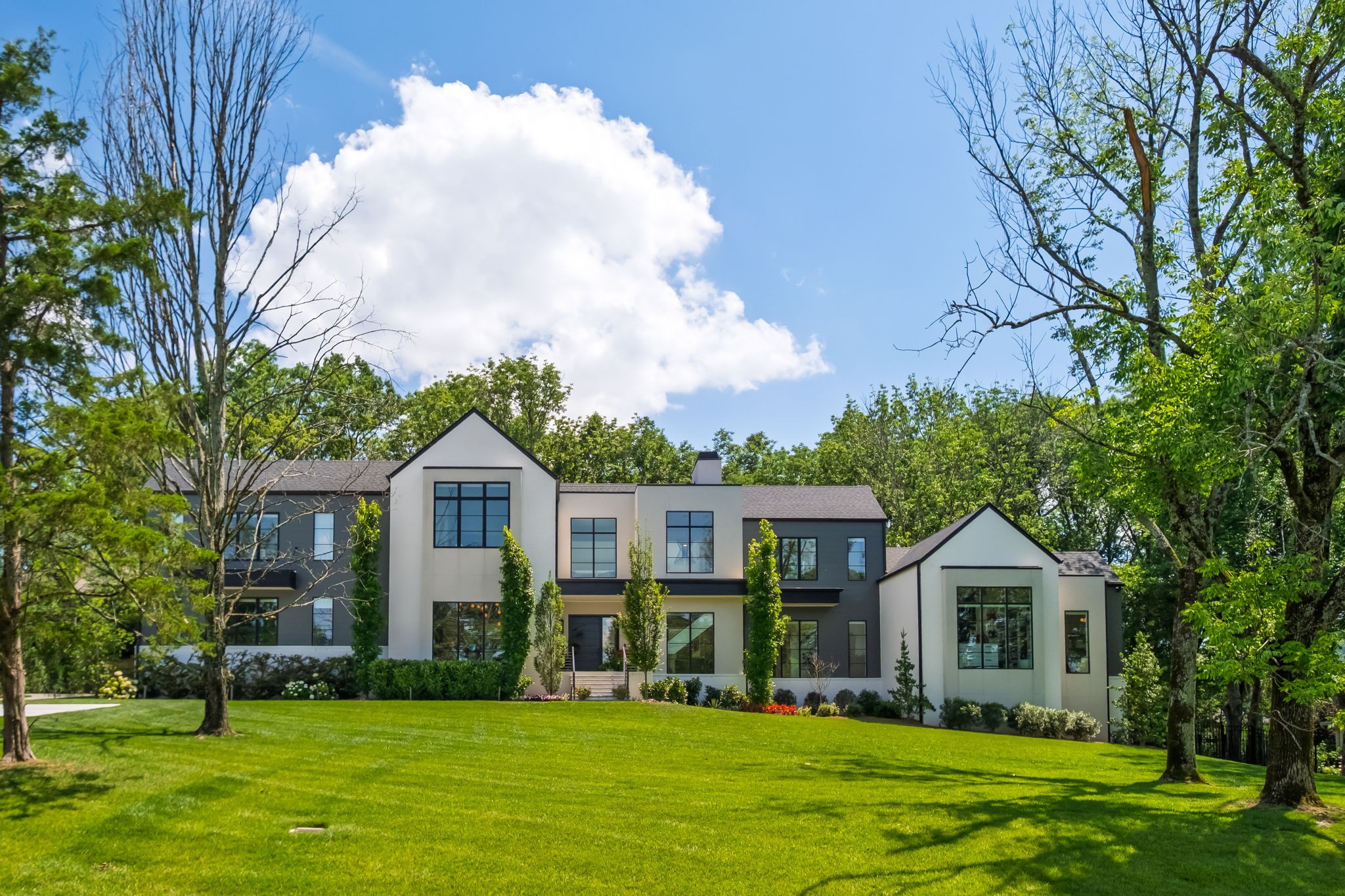 1405 Burton Valley Rd, Nashville, TN 37215