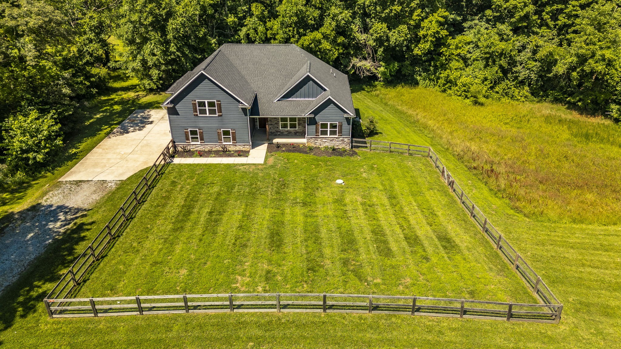 8326 Betts Rd, Greenbrier, TN 37073
