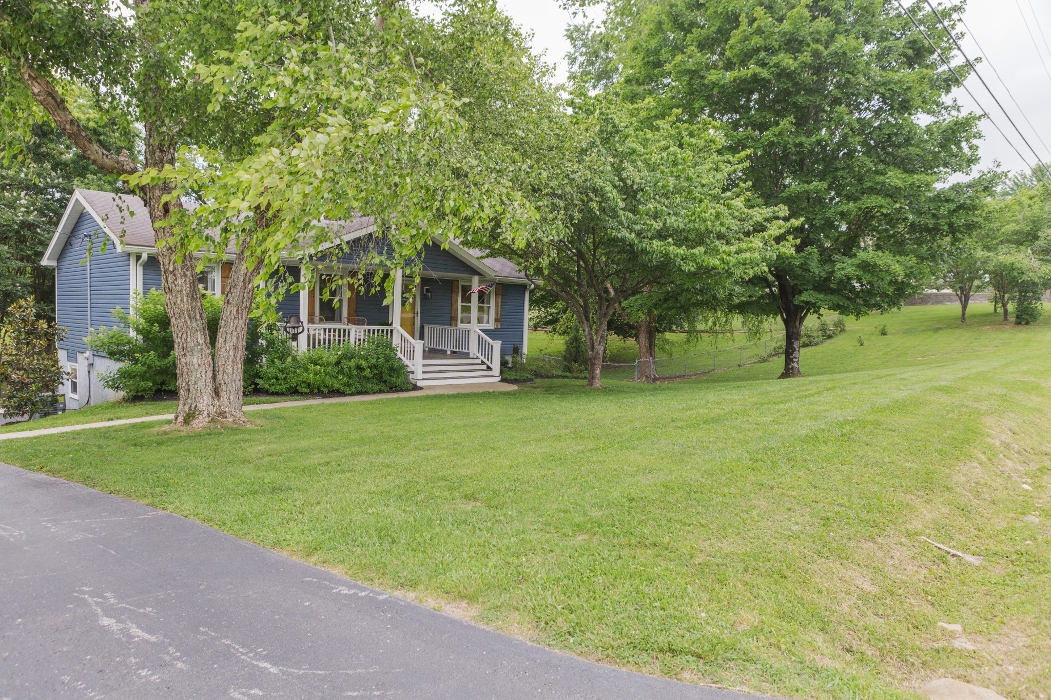 120 Lee Rd, Cottontown, TN 37048