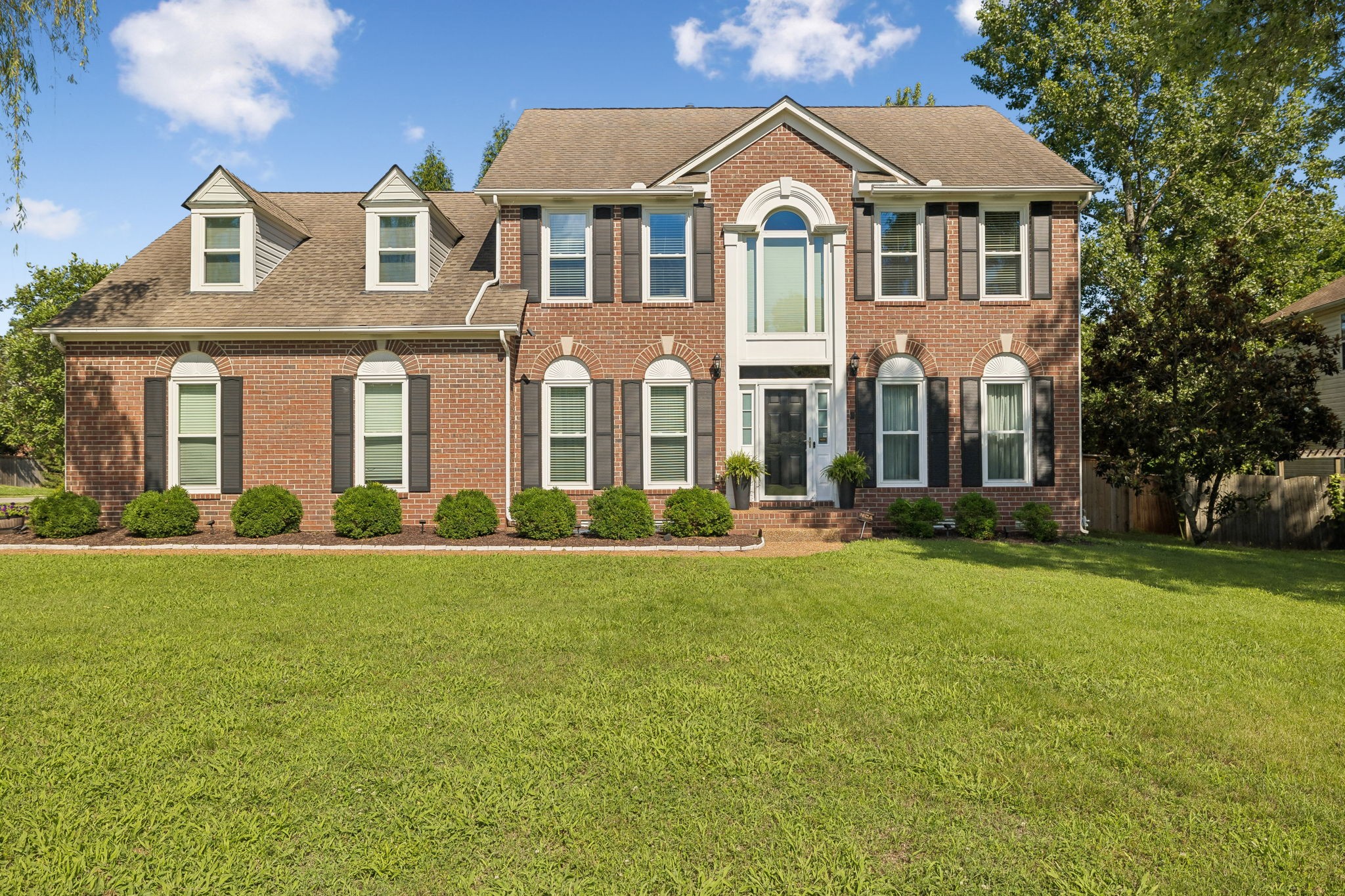 301 Mill Run Cir, Nashville, TN 37221