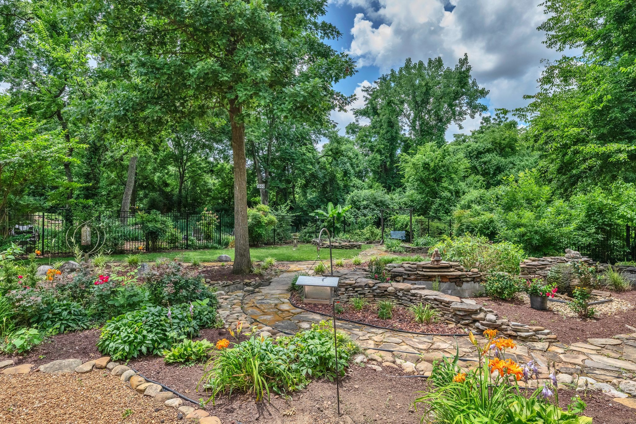 2039 Castleman Dr, Nashville, TN 37215