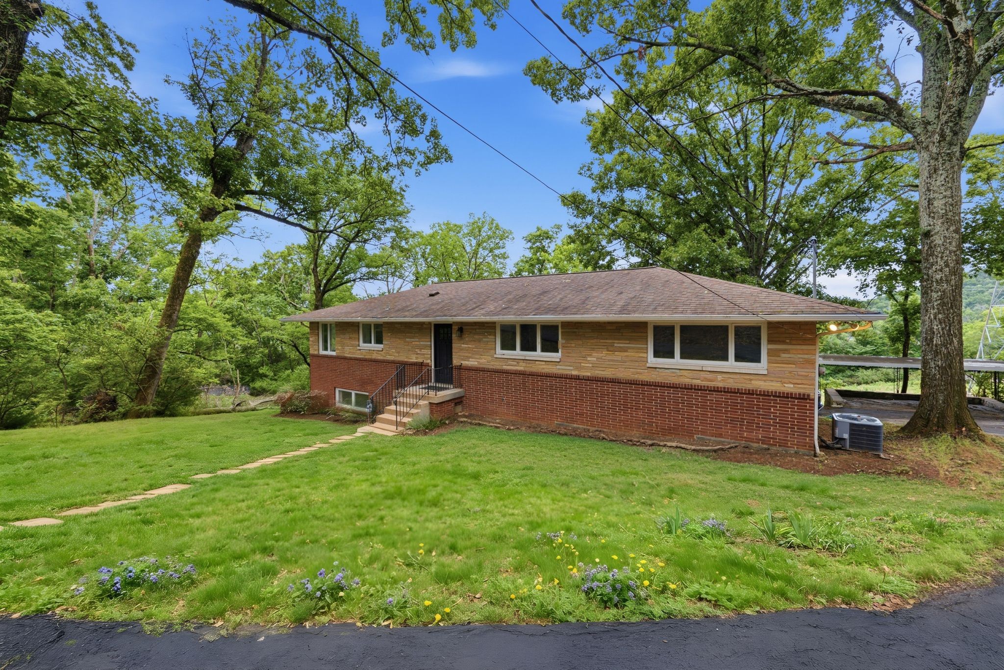 827 Redwood Dr, Nashville, TN 37220