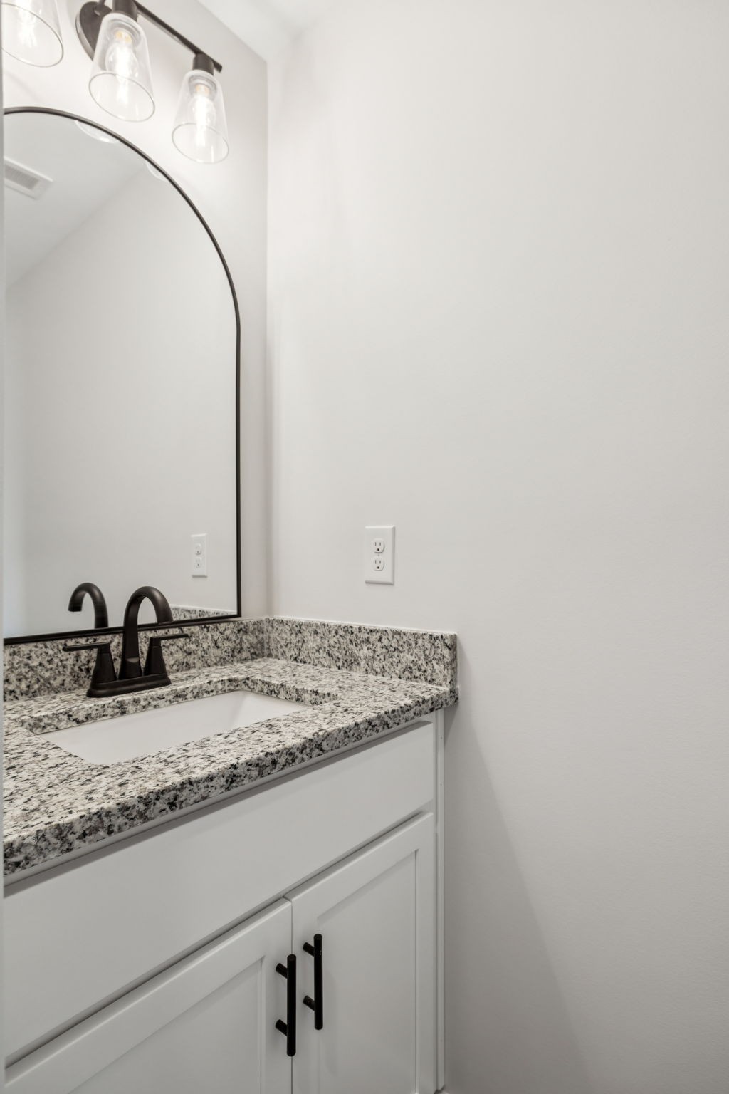 118 Crows Hill Dr, Gordonsville, TN 38563