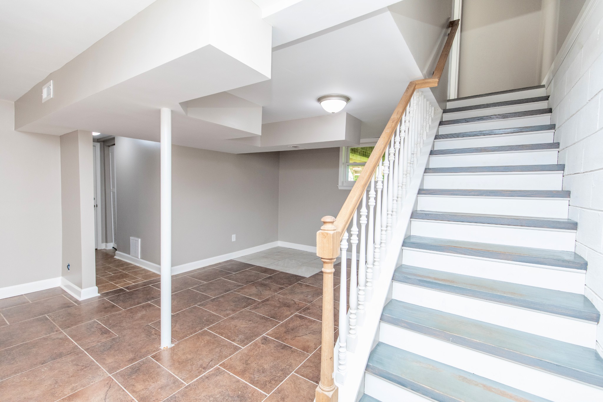 708 Volunteer Dr, White House, TN 37188