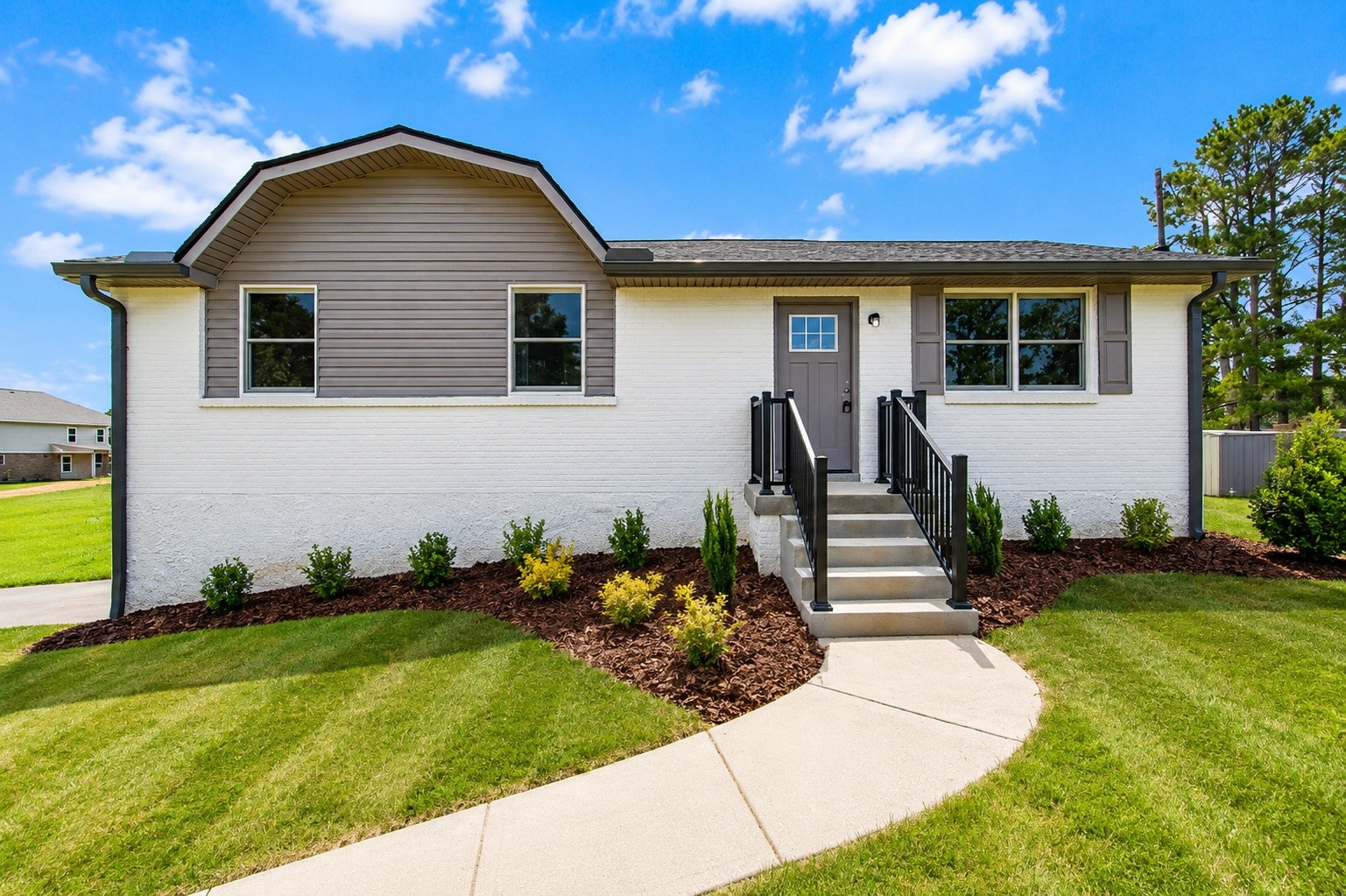 708 Volunteer Dr, White House, TN 37188