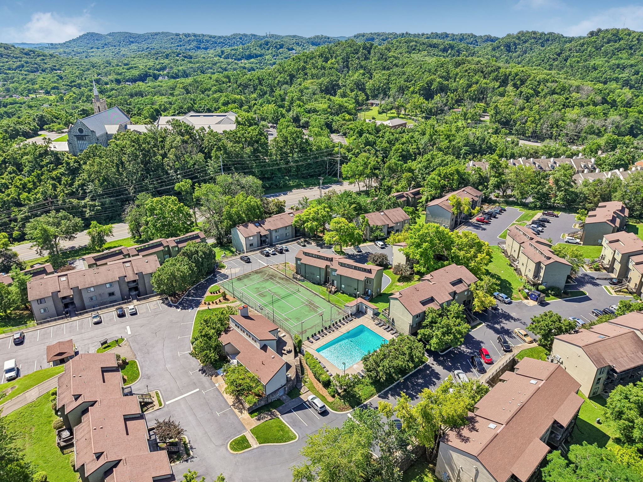 243 Summit Ridge Dr, Nashville, TN 37215