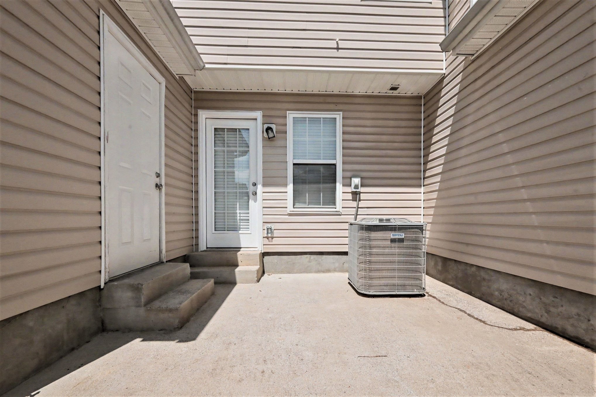 8058 Logan Dr, La Vergne, TN 37086