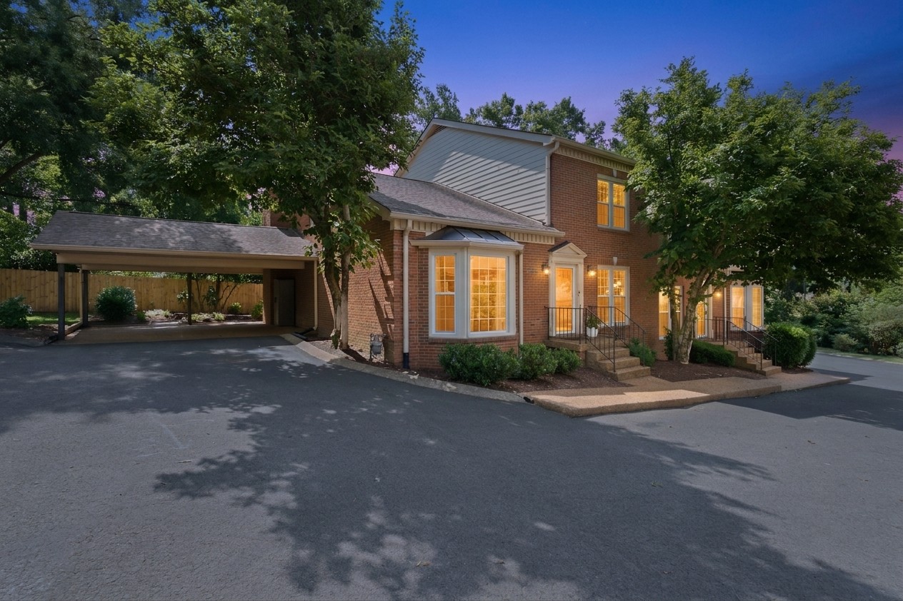 8 Sharonwood Dr, Nashville, TN 37215