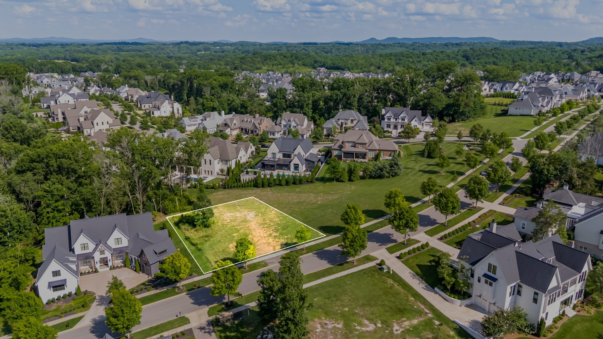 8568 Heirloom Blvd, College Grove, TN 37046