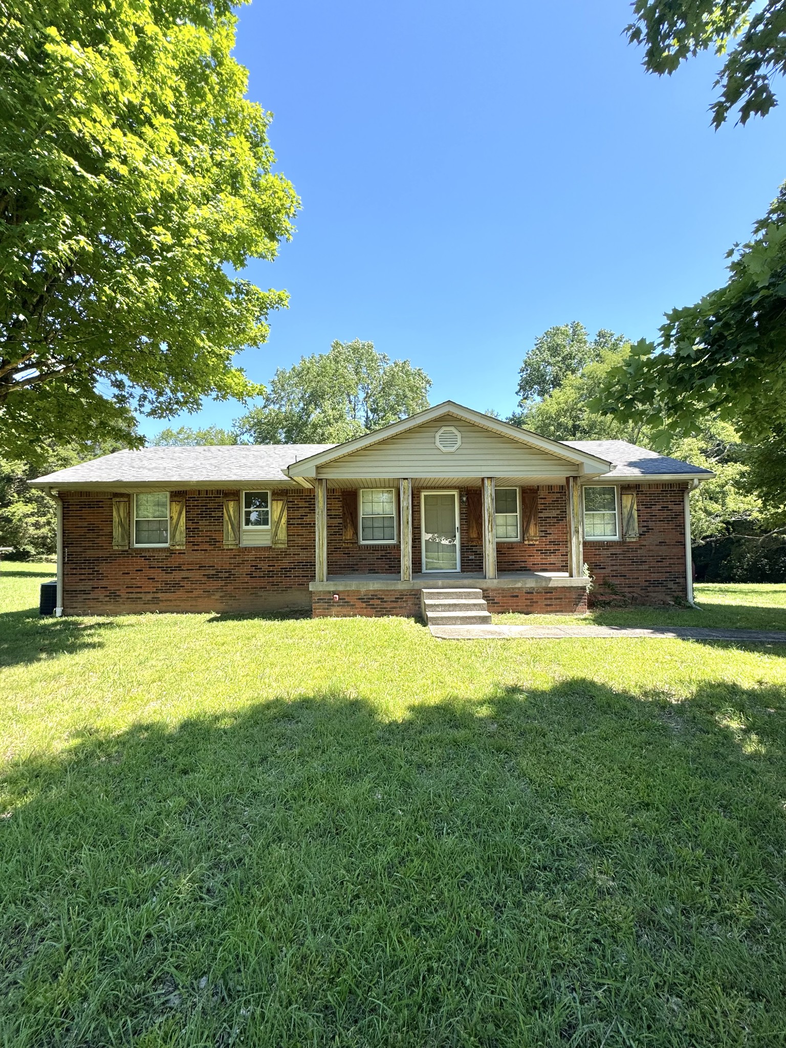 2768 Bellar Rd, Greenbrier, TN 37073