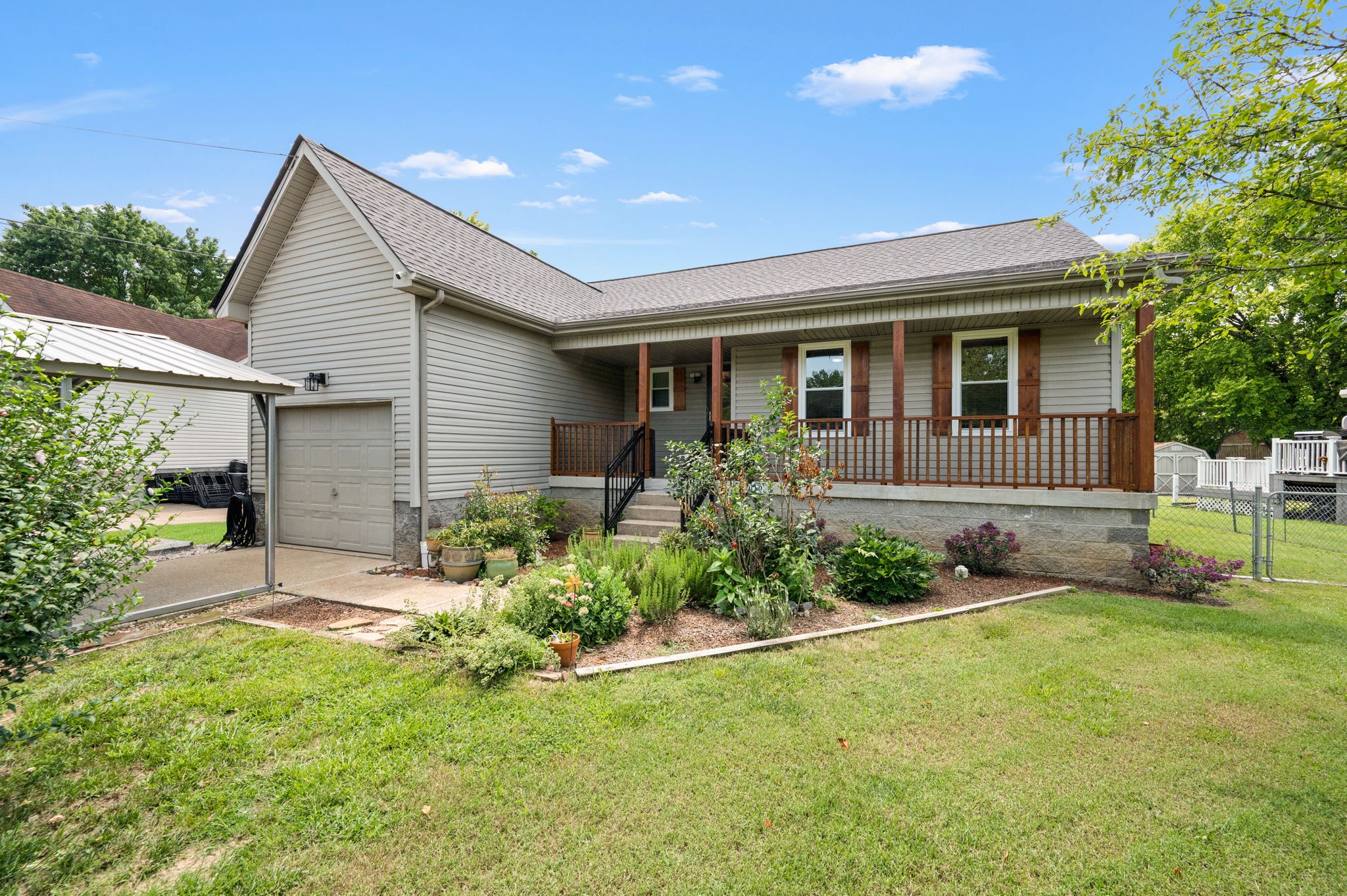 610 Nearlake Ct, La Vergne, TN 37086