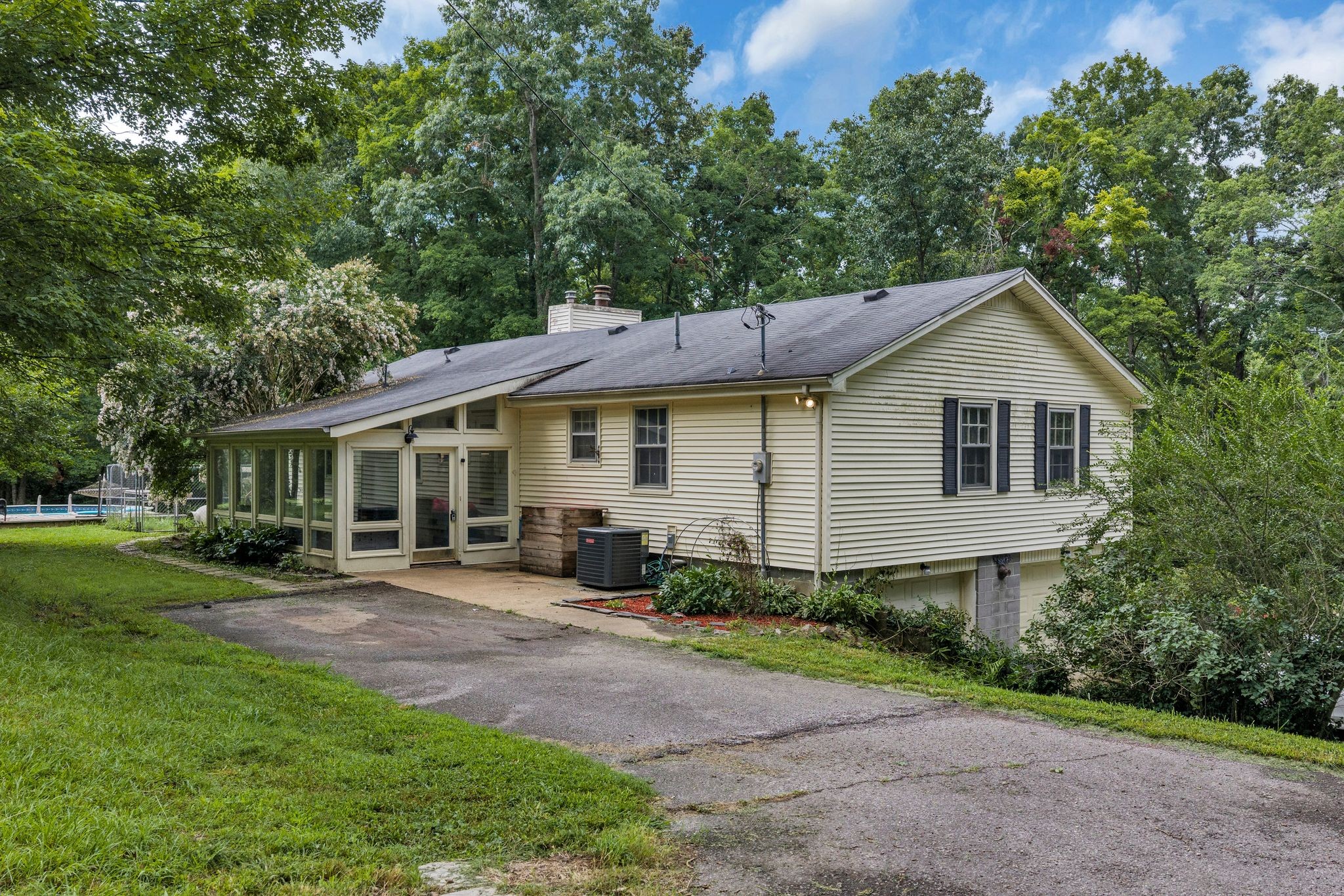 1337 Lee Brown Rd, Bon Aqua, TN 37025