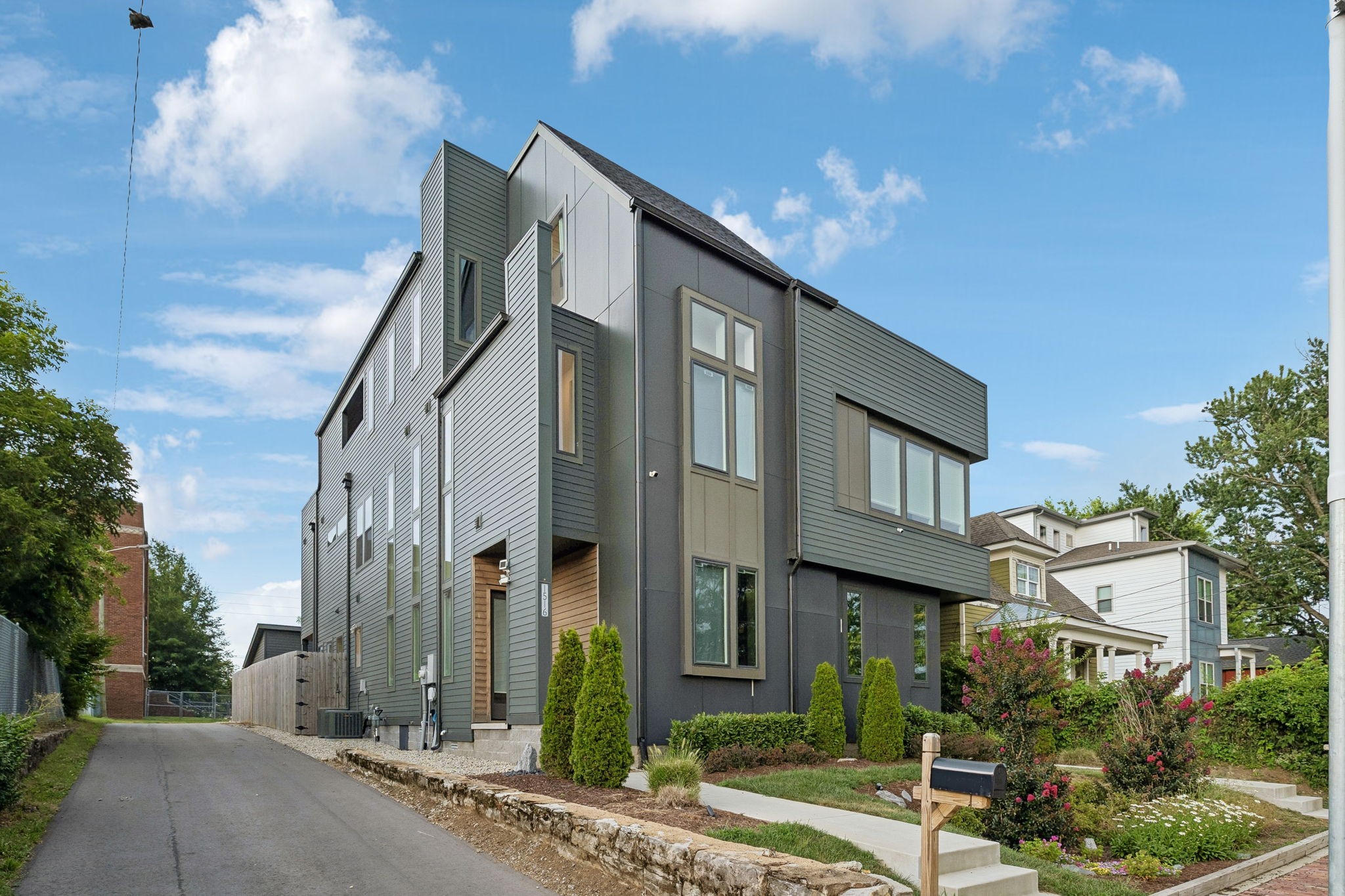 1516 10th Ave N, Nashville, TN 37208