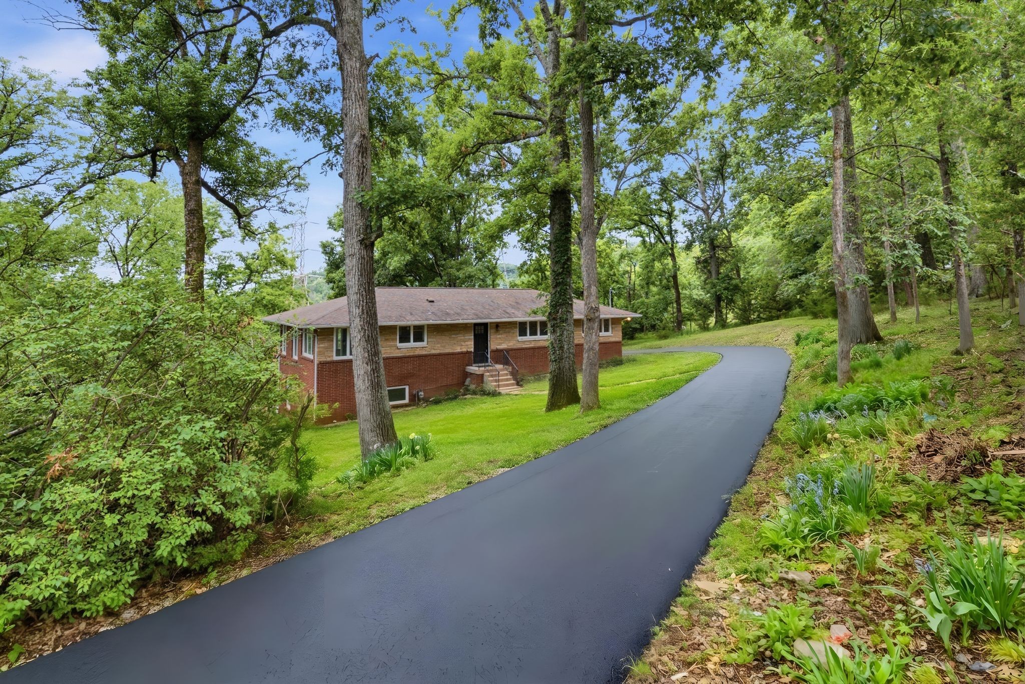 827 Redwood Dr, Nashville, TN 37220