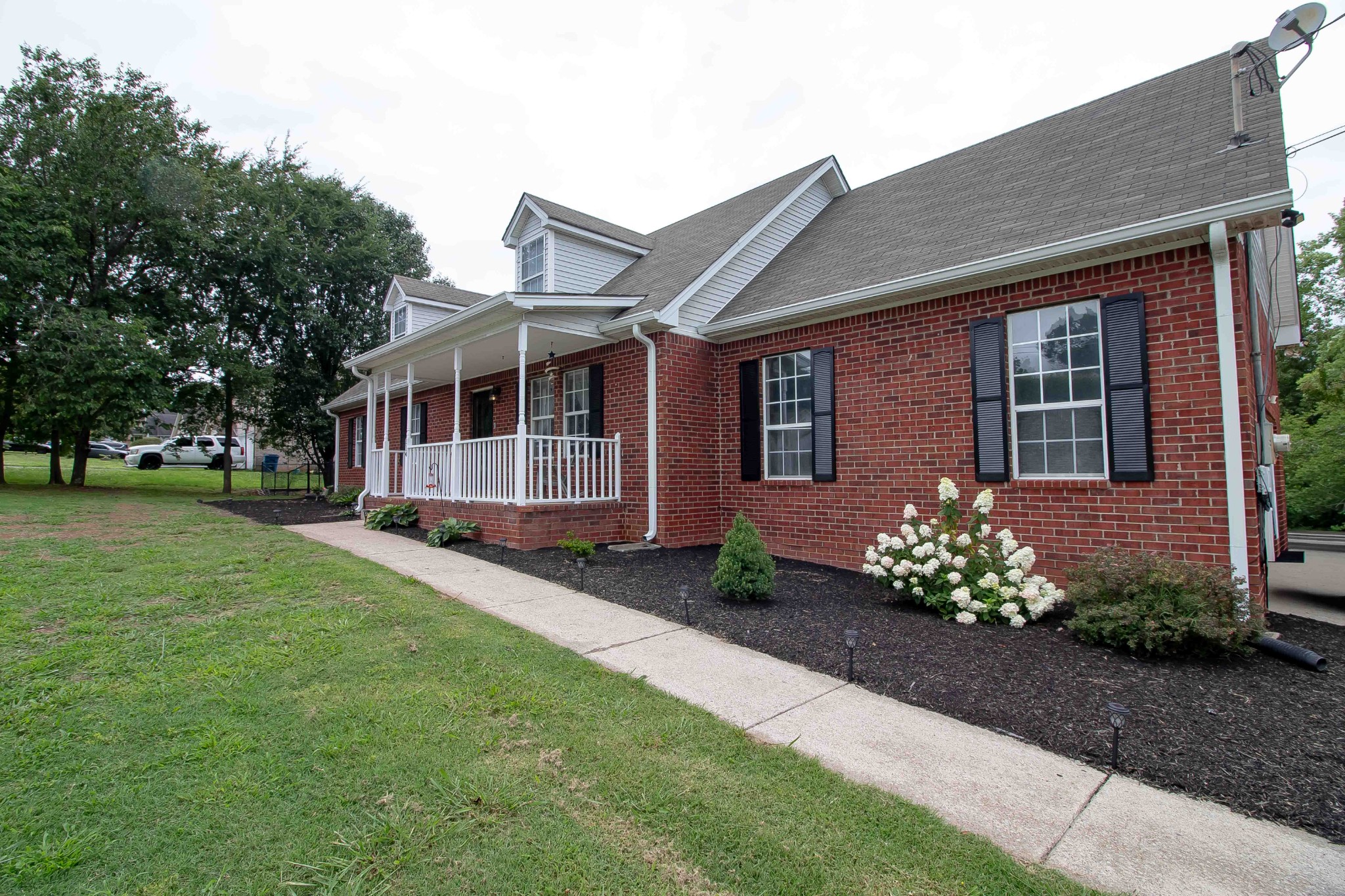114 Lake Forest Dr, La Vergne, TN 37086