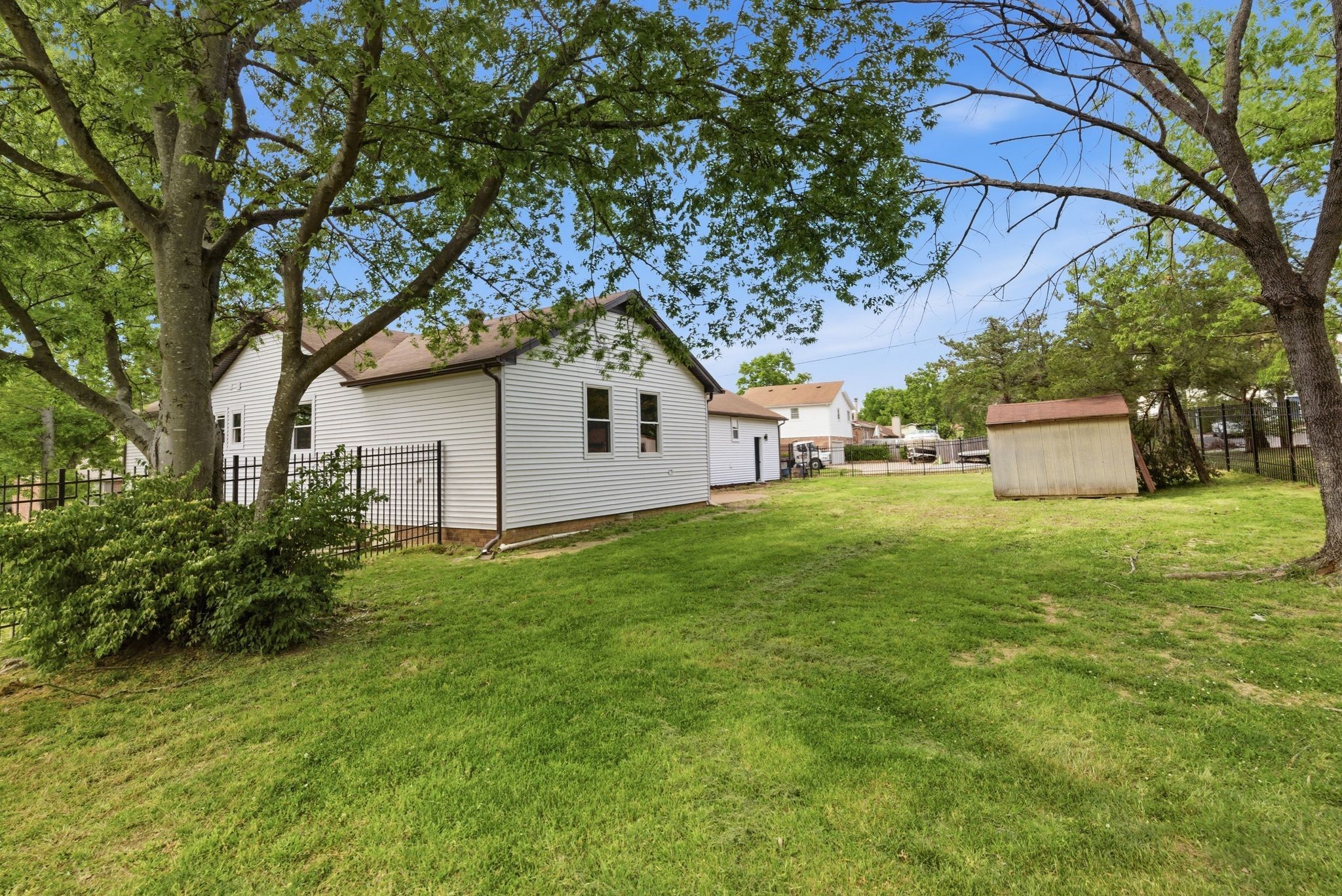 361 Clearlake Dr W, Nashville, TN 37217