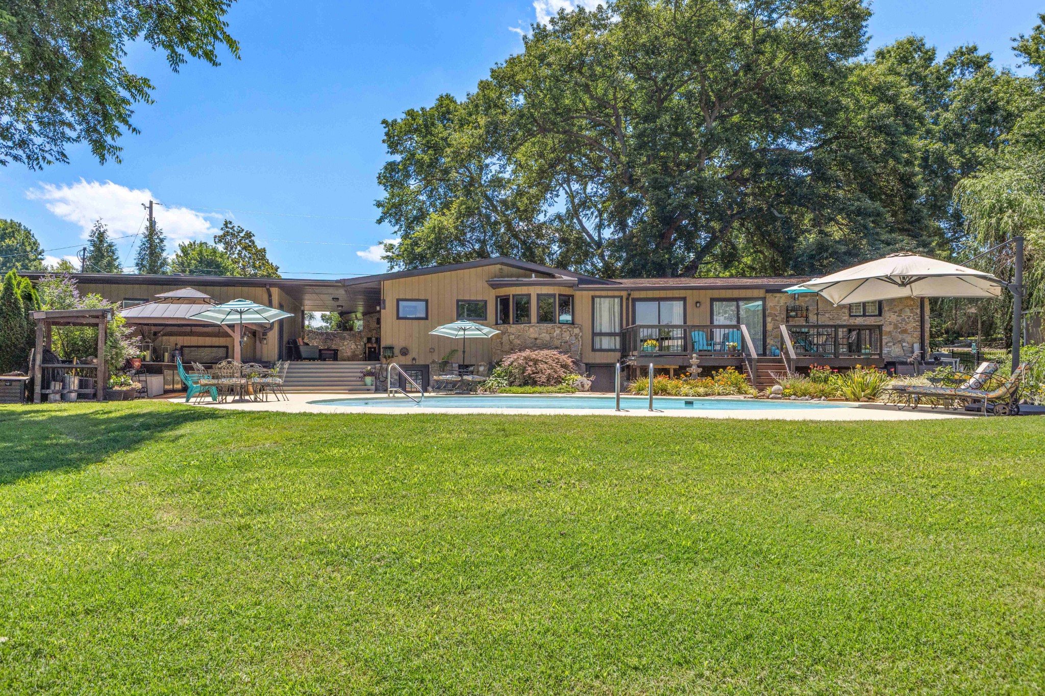 305 Louviers Ln, Old Hickory, TN 37138