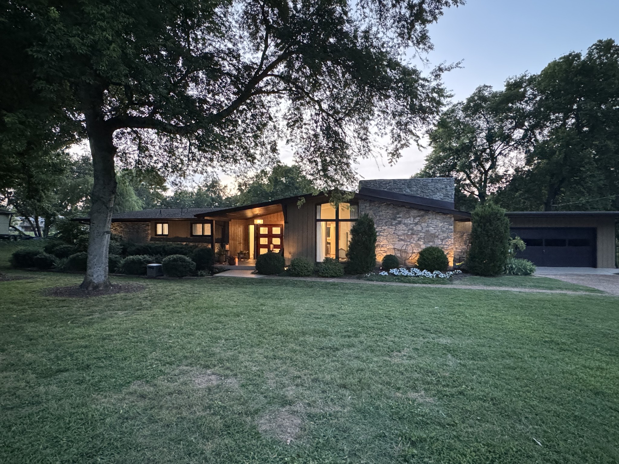 305 Louviers Ln, Old Hickory, TN 37138