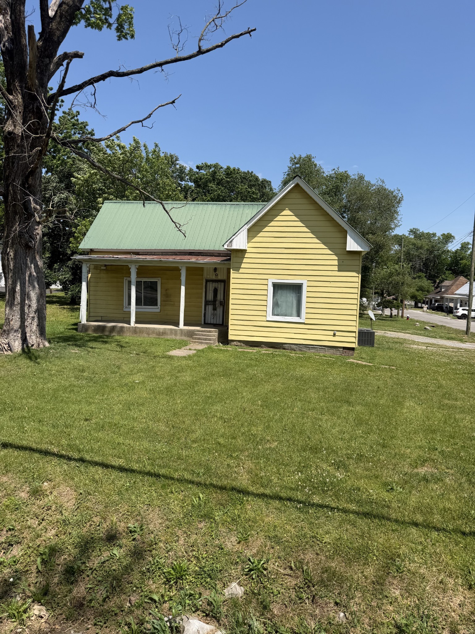 1508 S Main St, Springfield, TN 37172