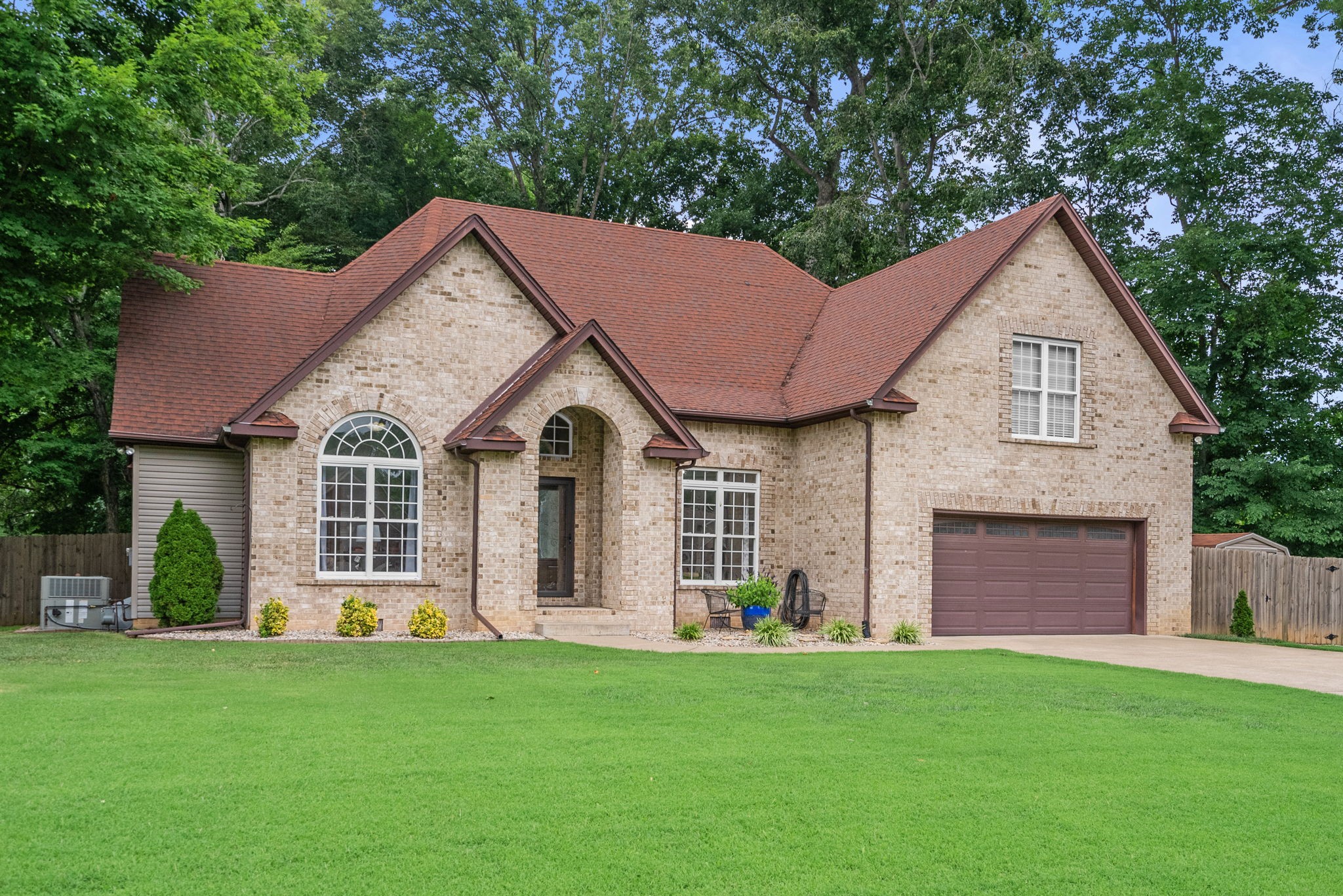 848 Sycamore Dr, Springfield, TN 37172